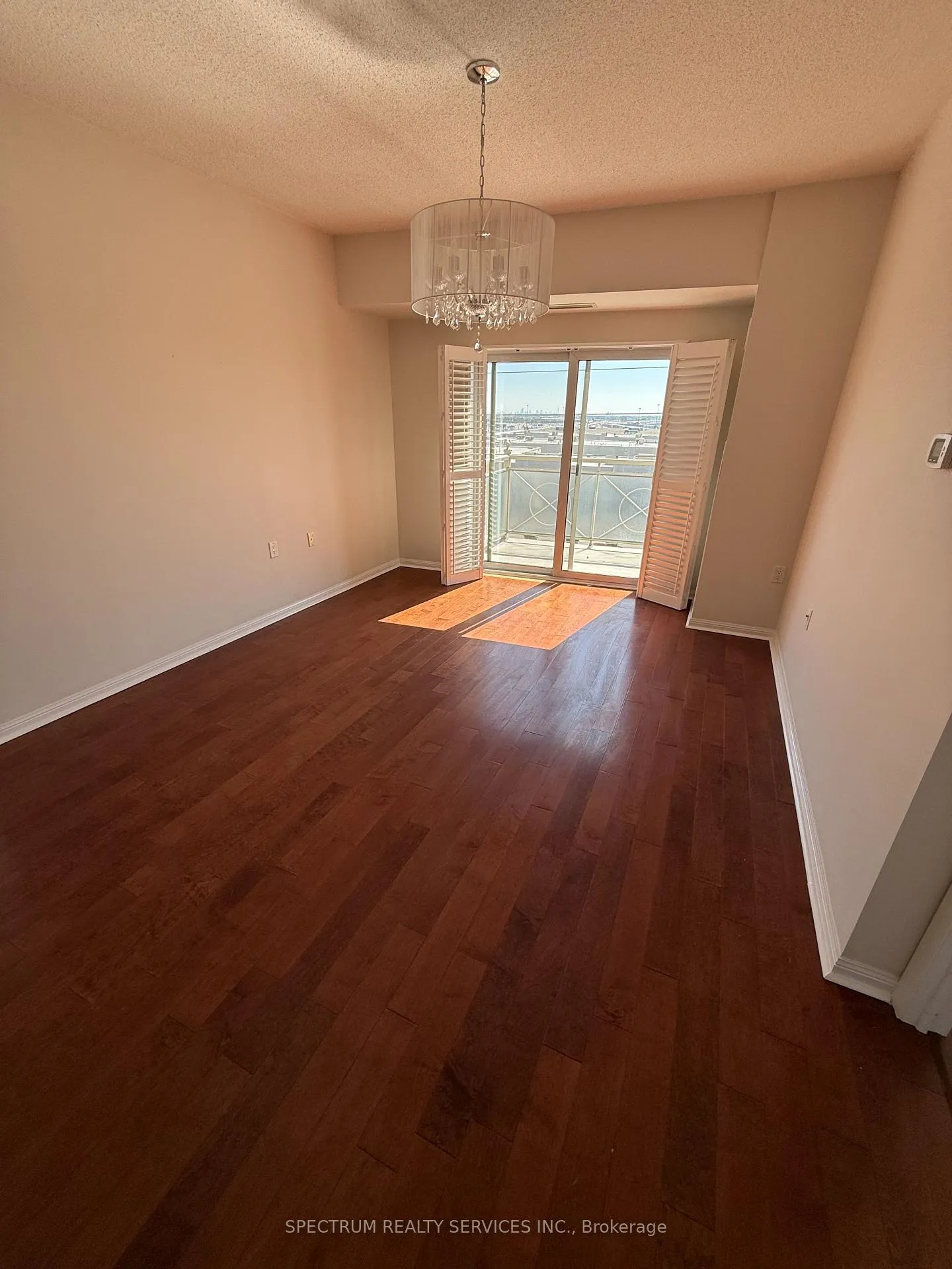 Photo 9 of Unit 516, 2500 Rutherford Road, Vaughan, Maple — HOMEH