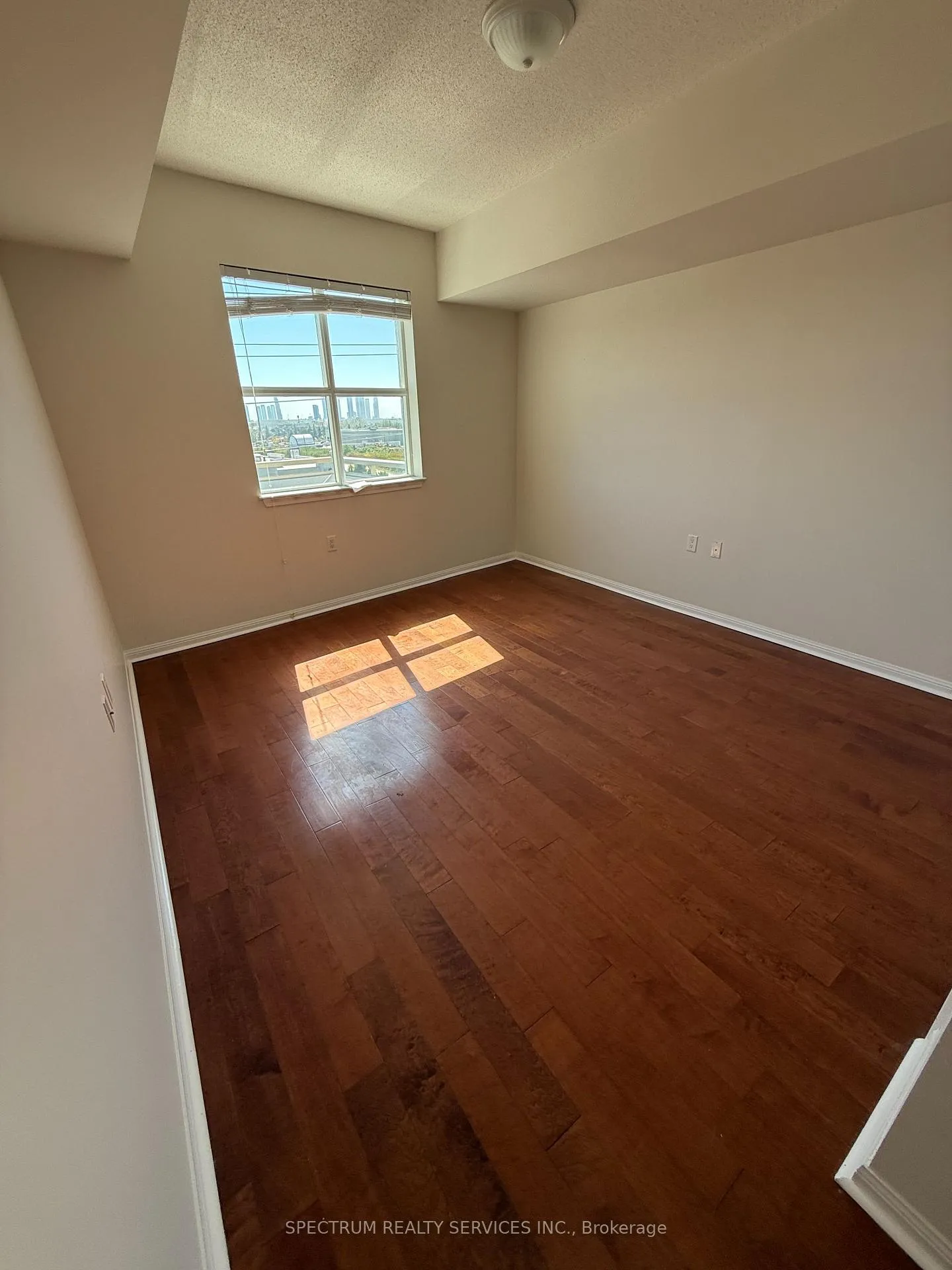 Photo 10 of Unit 516, 2500 Rutherford Road, Vaughan, Maple — HOMEH