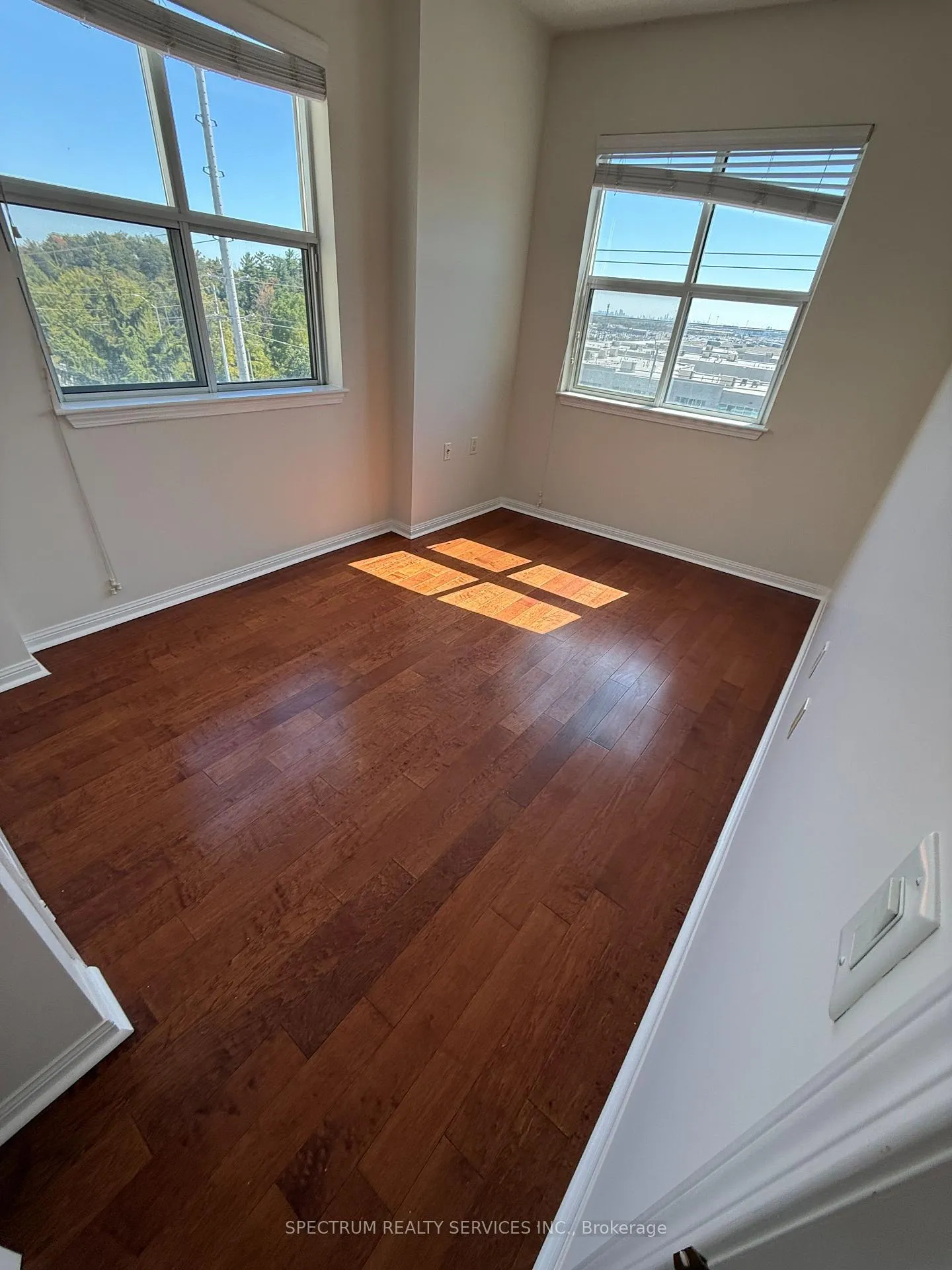 Photo 14 of Unit 516, 2500 Rutherford Road, Vaughan, Maple — HOMEH
