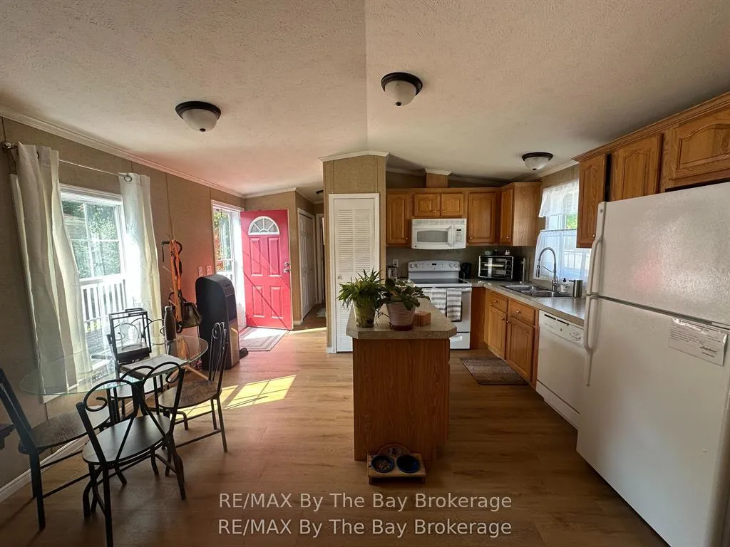 Photo 2 of 40 Georgian Glen Drive, Wasaga Beach — HOMEH