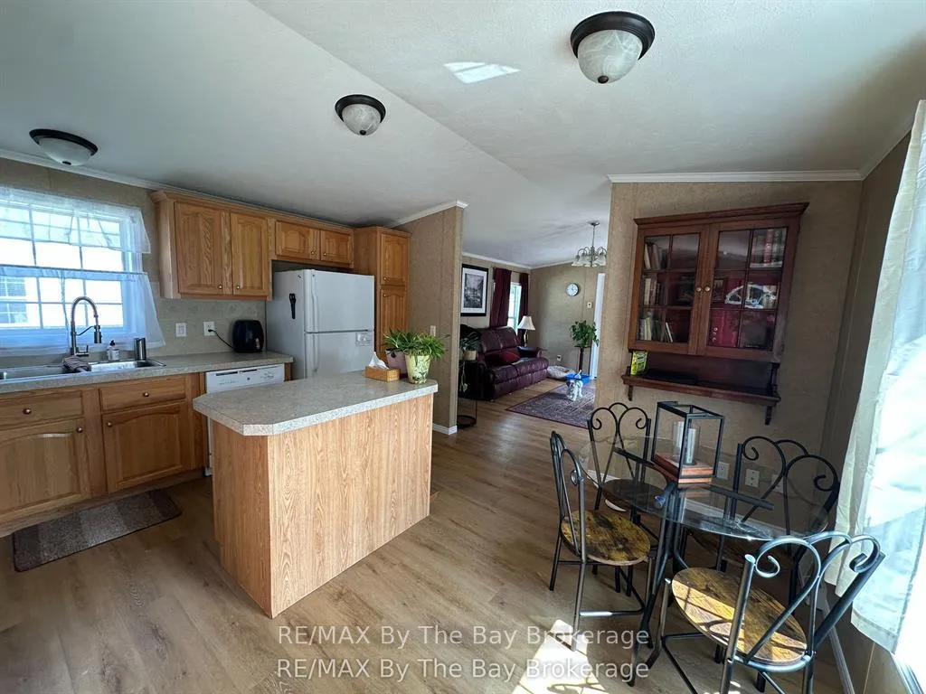 Photo 3 of 40 Georgian Glen Drive, Wasaga Beach — HOMEH