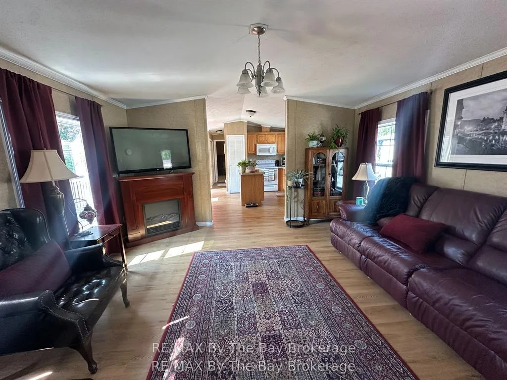 Photo 5 of 40 Georgian Glen Drive, Wasaga Beach — HOMEH