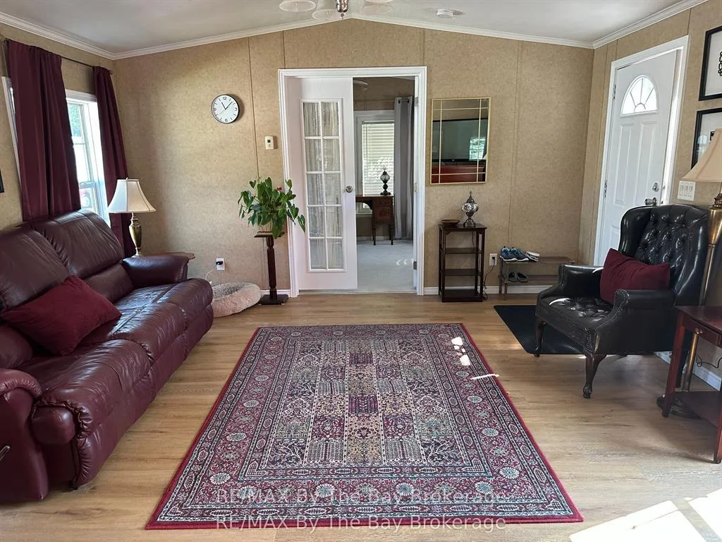 Photo 6 of 40 Georgian Glen Drive, Wasaga Beach — HOMEH