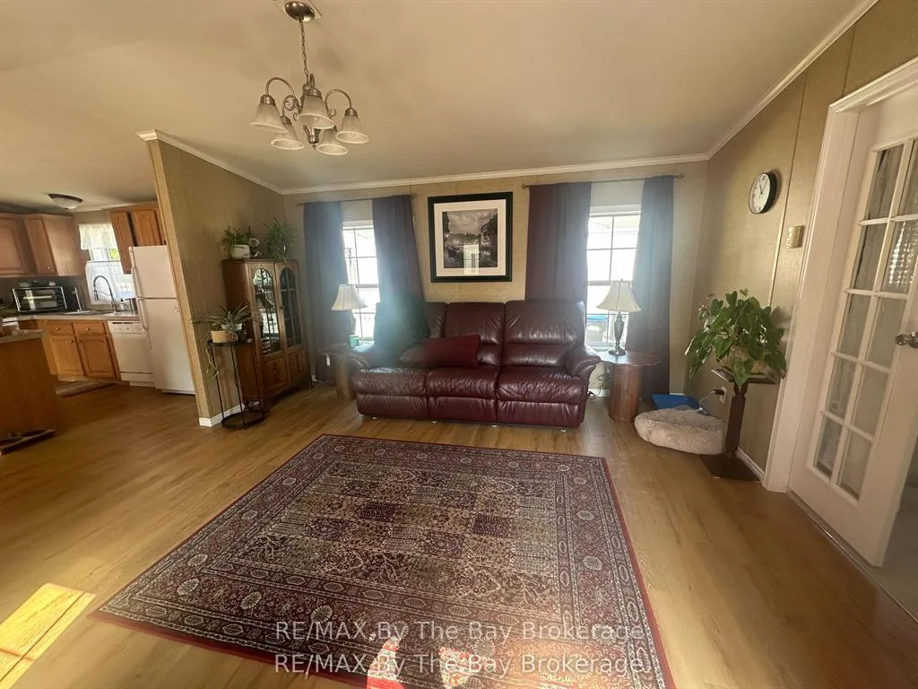 Photo 7 of 40 Georgian Glen Drive, Wasaga Beach — HOMEH