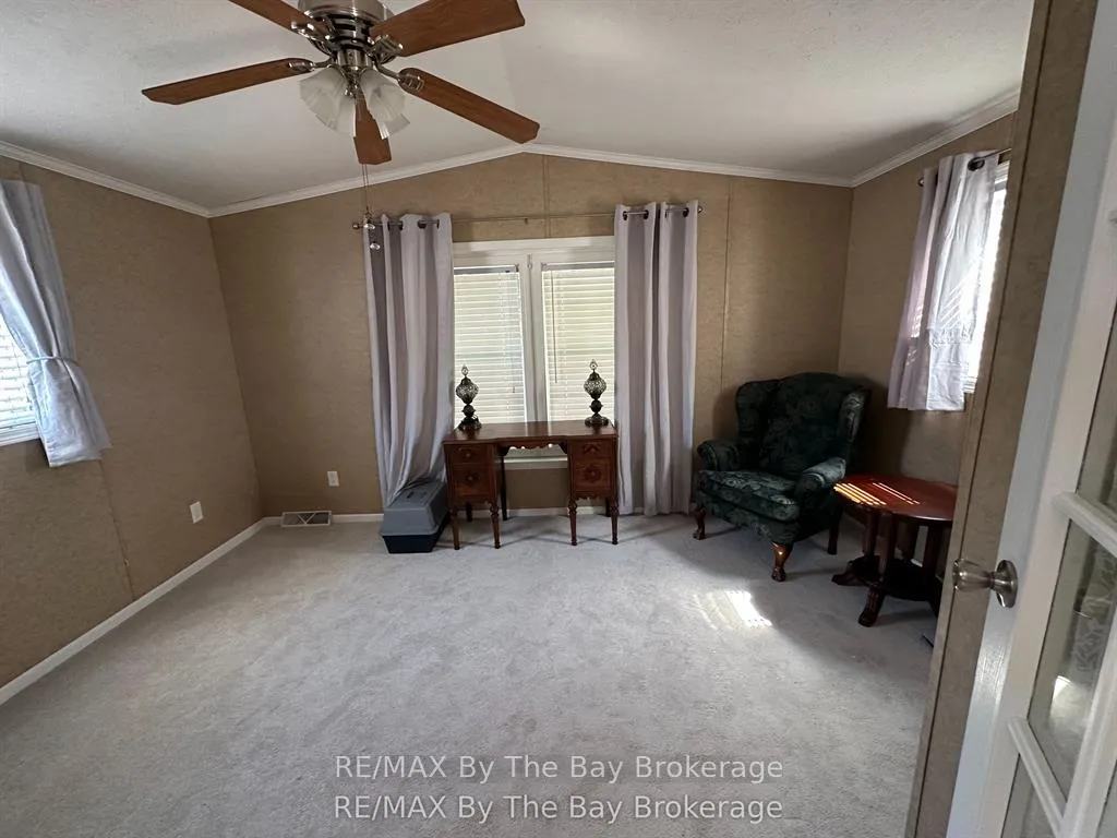 Photo 8 of 40 Georgian Glen Drive, Wasaga Beach — HOMEH