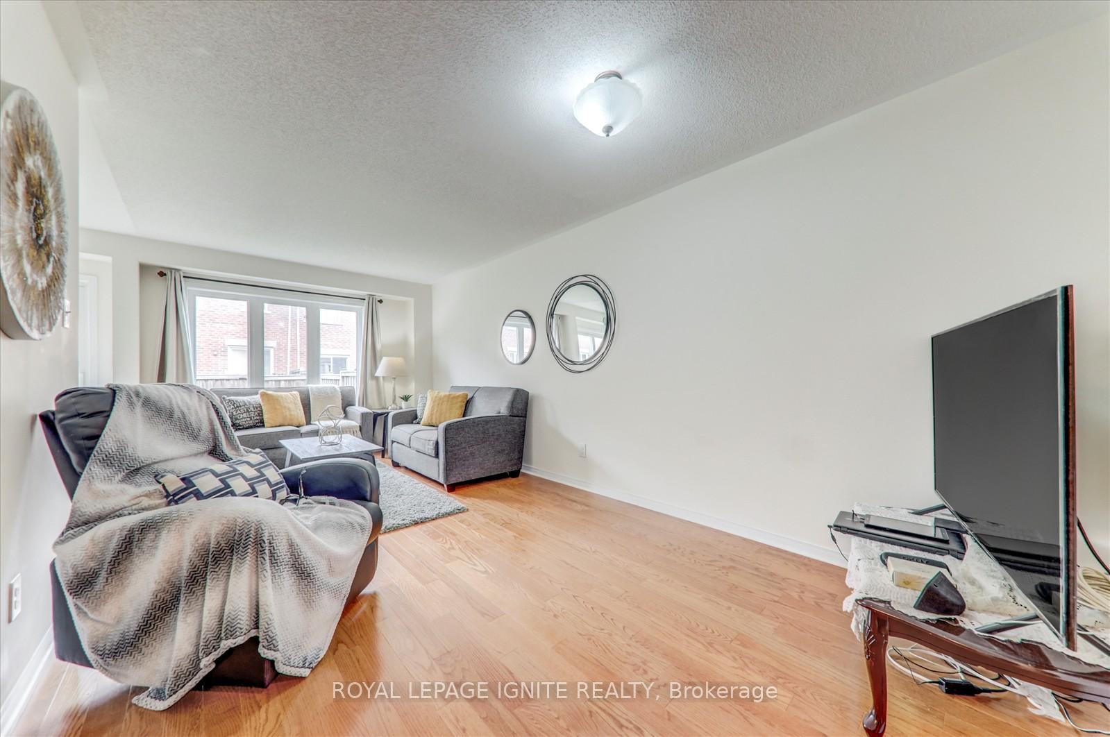 Photo 8 of 28 Rivitt Place, Scarborough, Rouge — HOMEH
