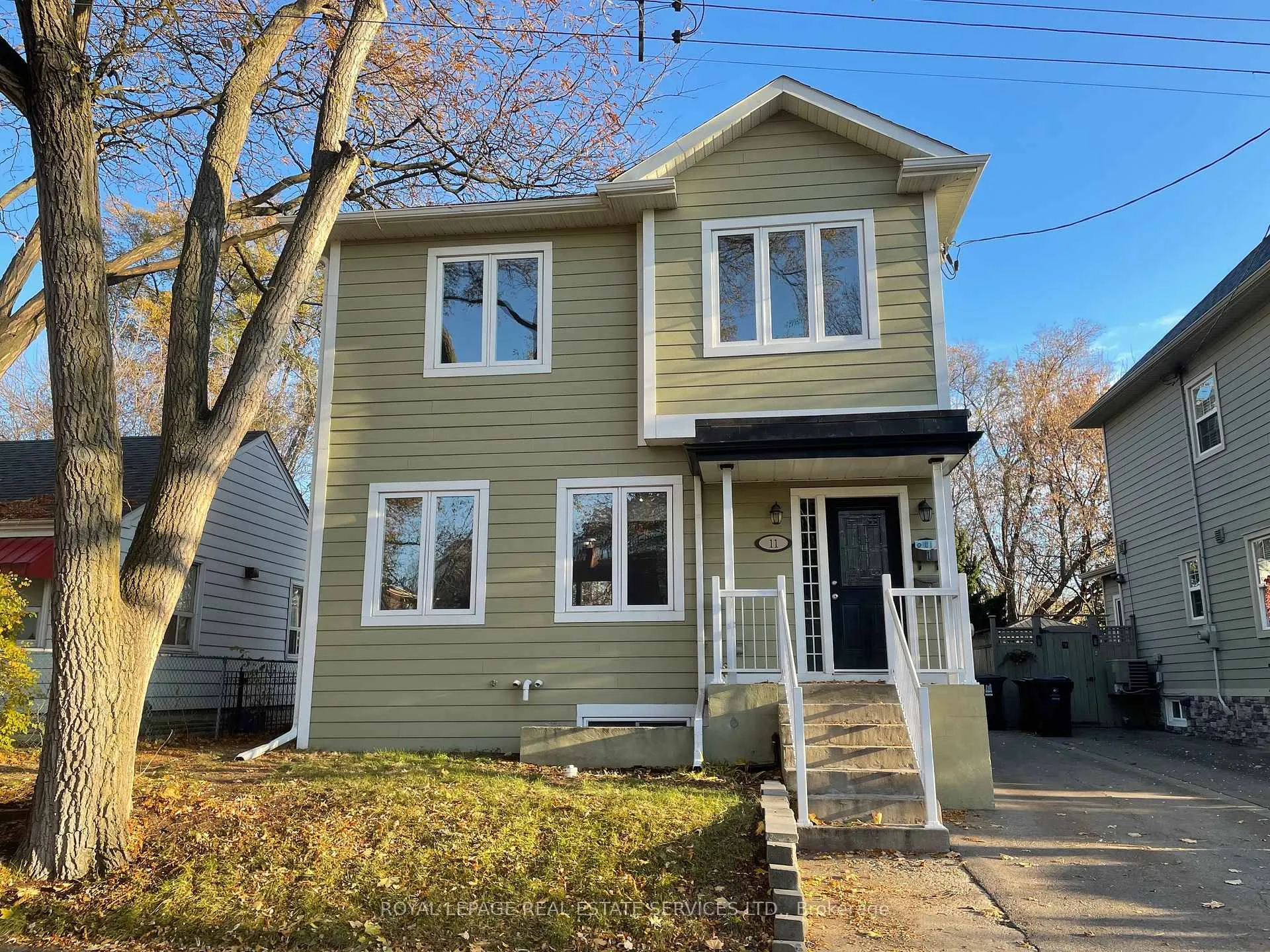 Front of 11 Uno Drive