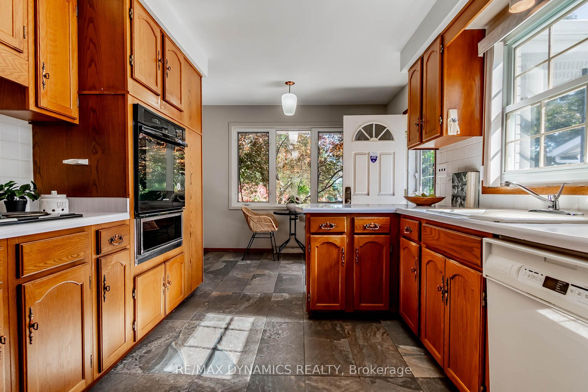 Photo 4 of 27 Lawrence Drive, Thorold, Confederation Heights — HOMEH