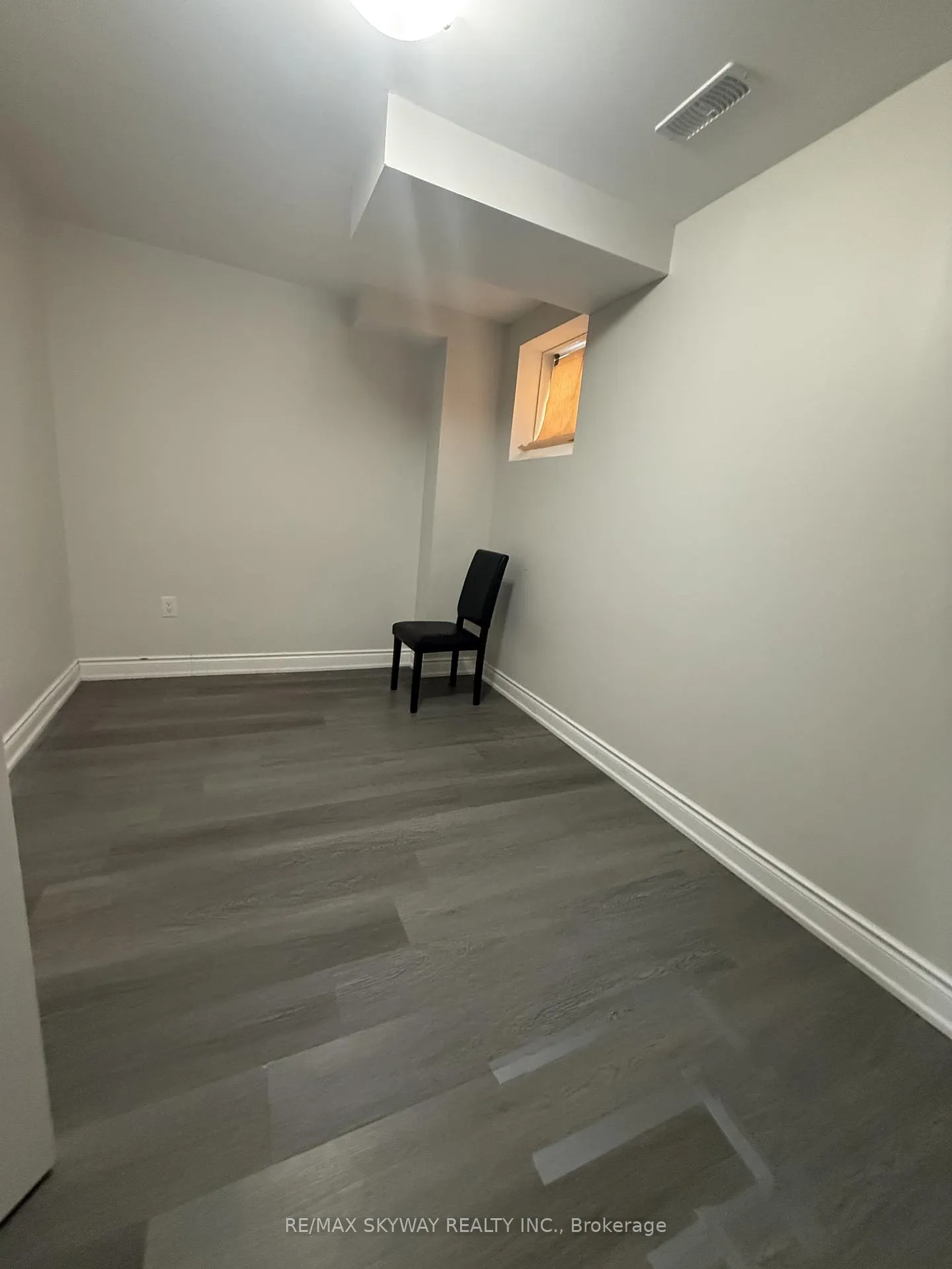 Photo 3 of Unit 2, 40 Eberly Woods Drive, Caledon, Rural Caledon — HOMEH