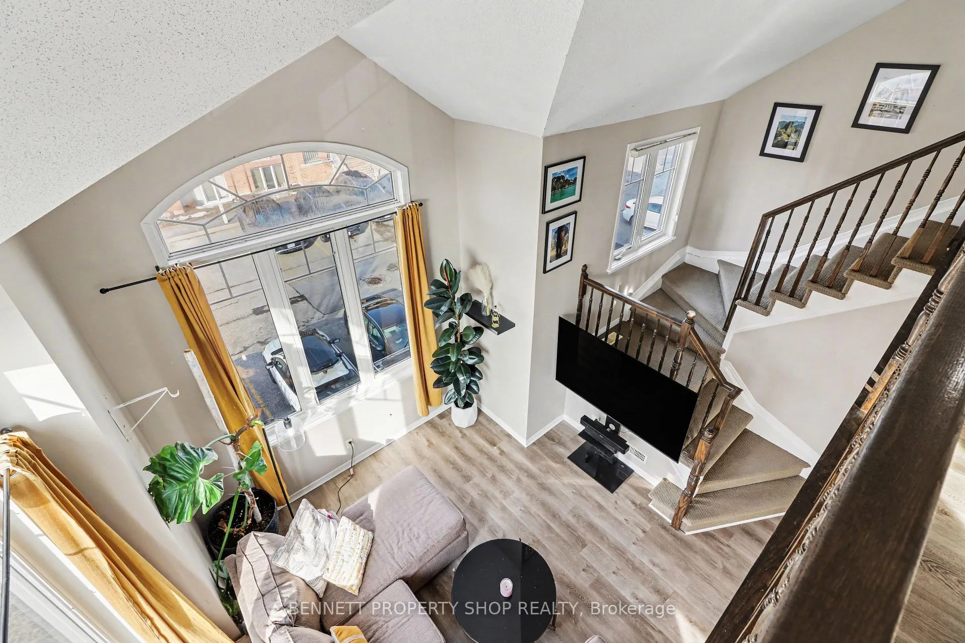Photo 2 of Unit 4, 579 Reardon Private, Ottawa, Heron Gate/Industrial Park — HOMEH