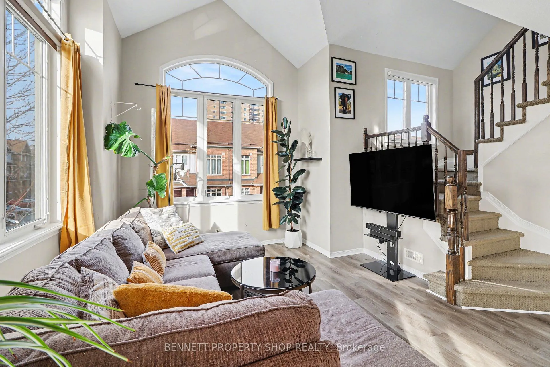 Photo 4 of Unit 4, 579 Reardon Private, Ottawa, Heron Gate/Industrial Park — HOMEH