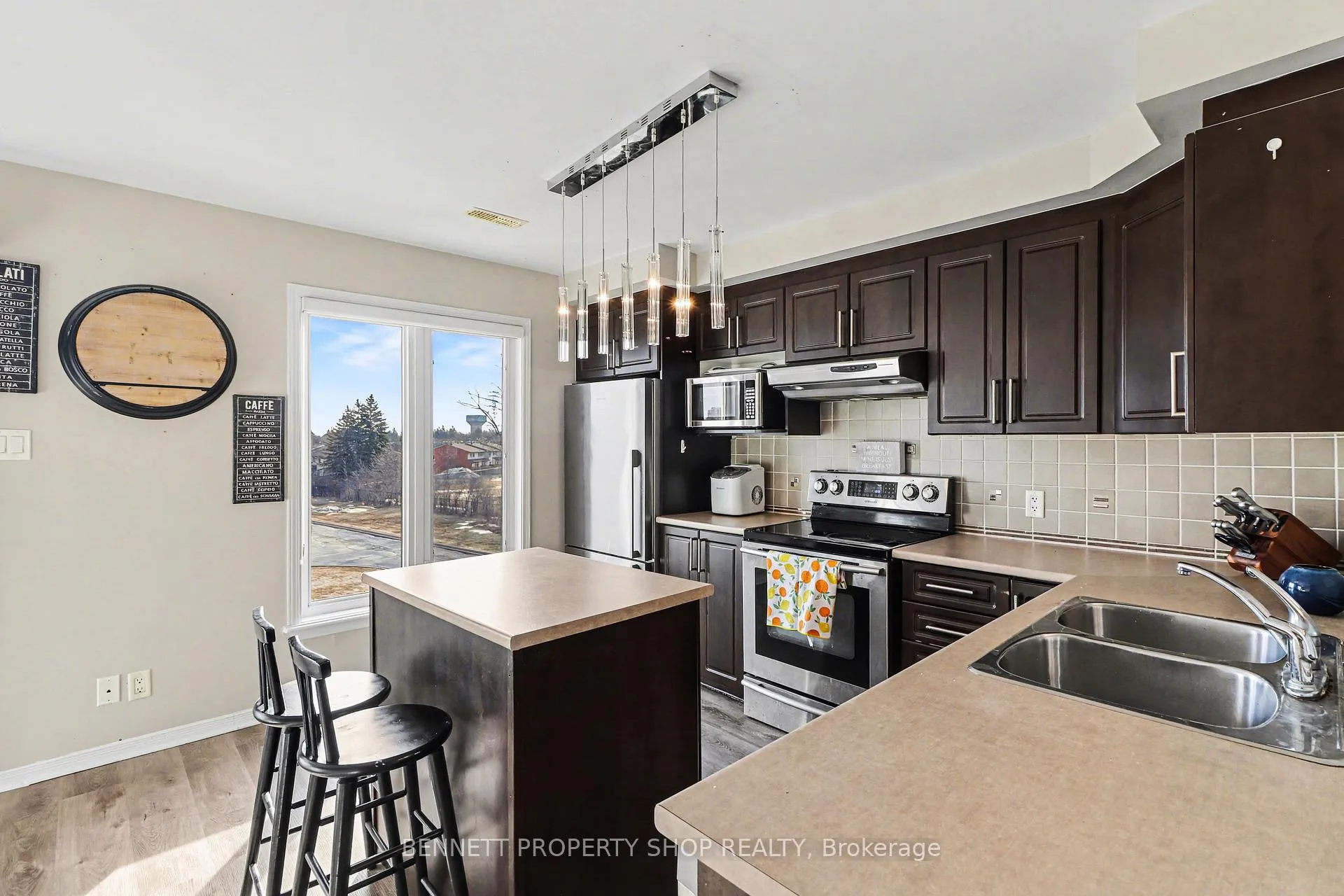 Photo 10 of Unit 4, 579 Reardon Private, Ottawa, Heron Gate/Industrial Park — HOMEH