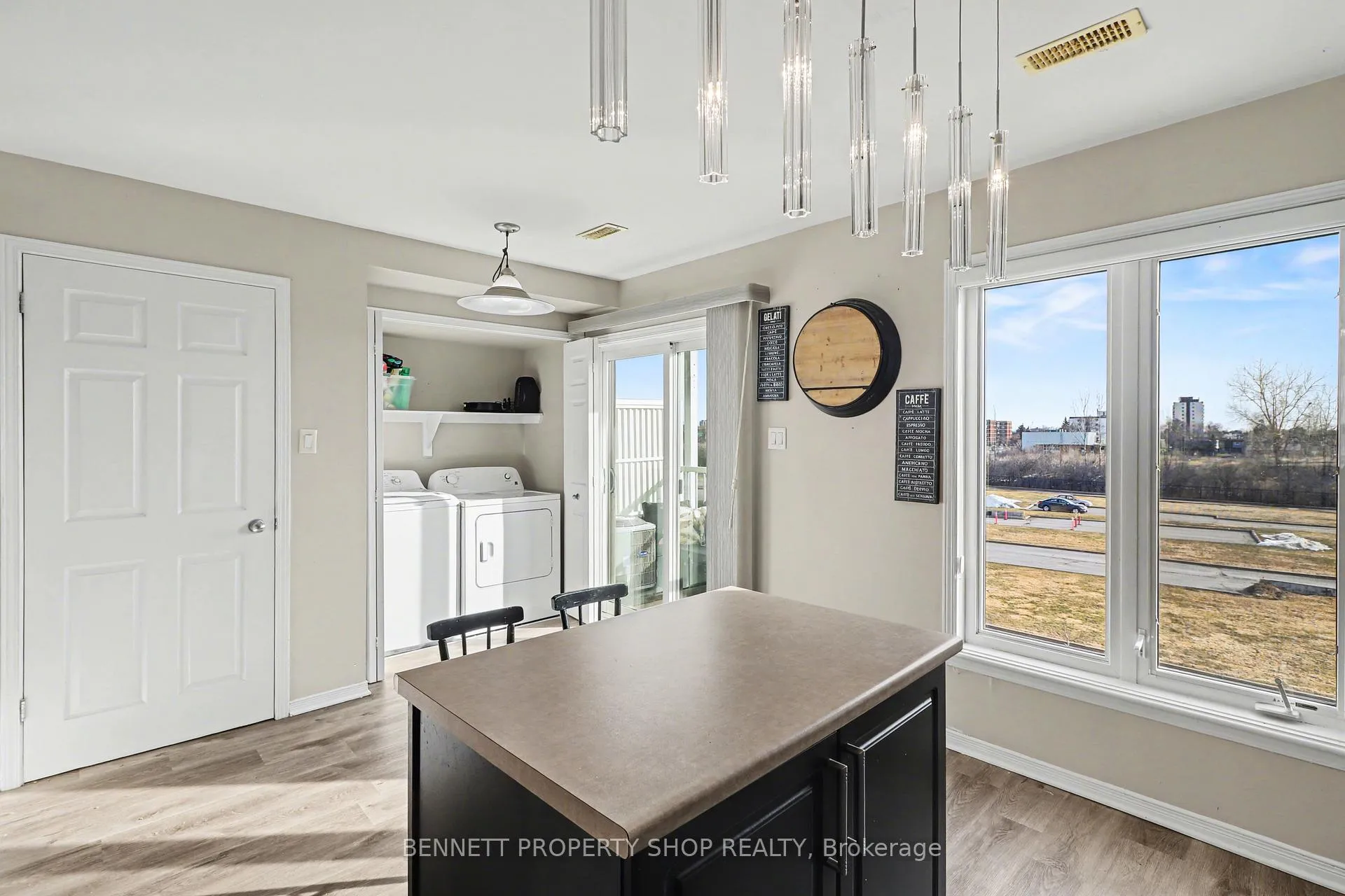 Photo 11 of Unit 4, 579 Reardon Private, Ottawa, Heron Gate/Industrial Park — HOMEH