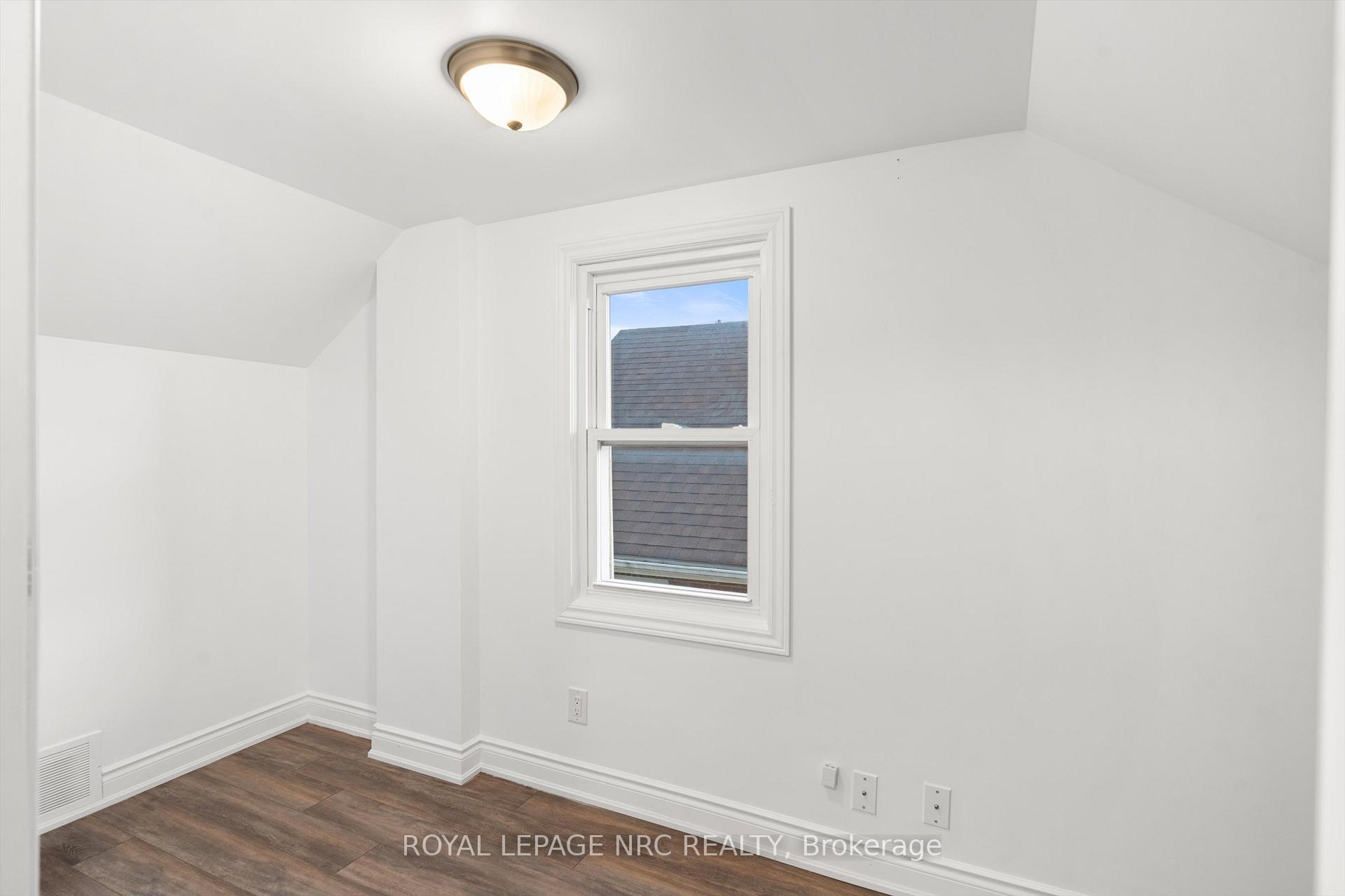 Photo 17 of 102 Pine Street S, Thorold, Thorold Downtown — HOMEH