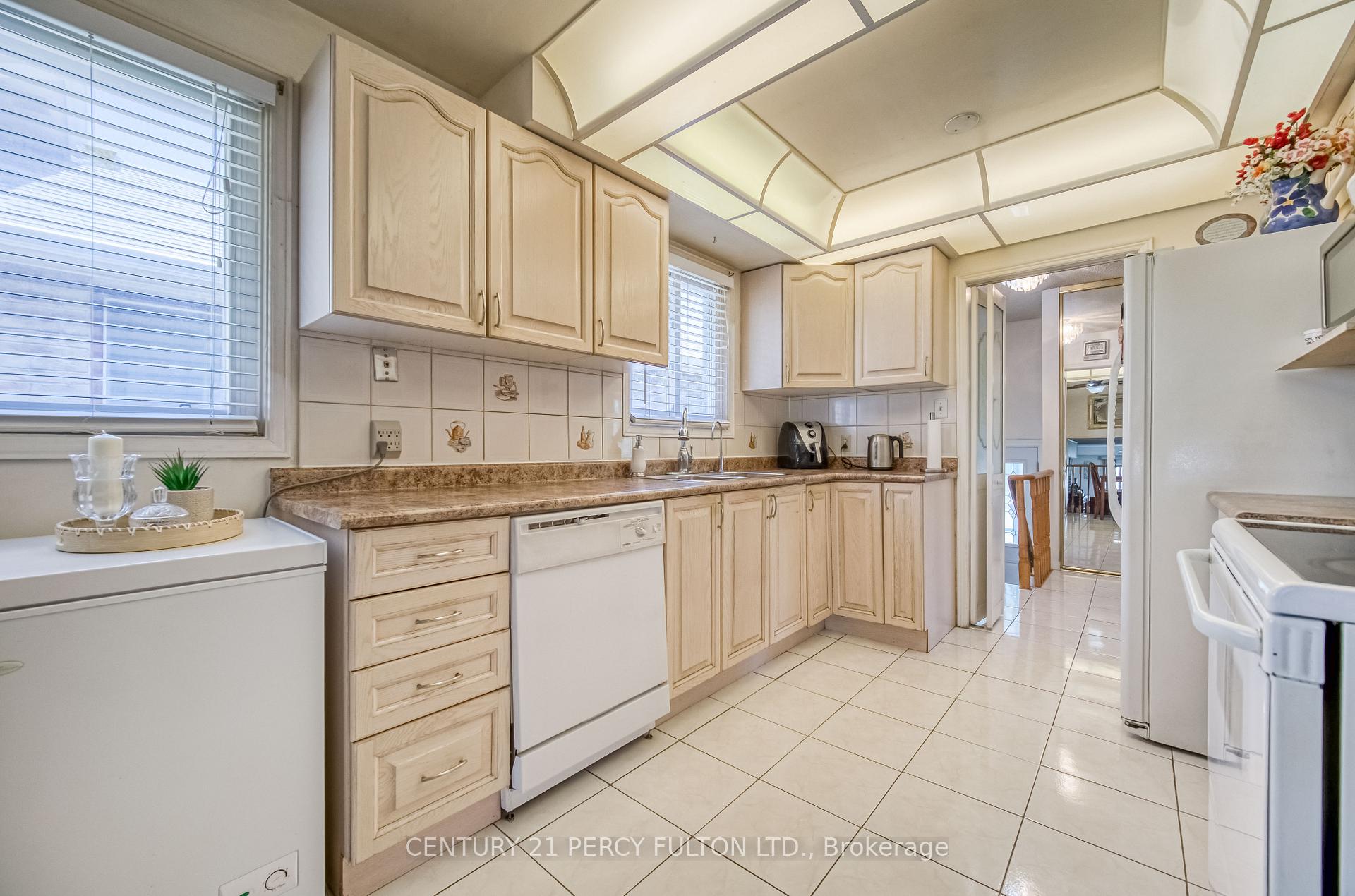 Photo 14 of 120 Granada Crescent, Scarborough, Rouge — HOMEH