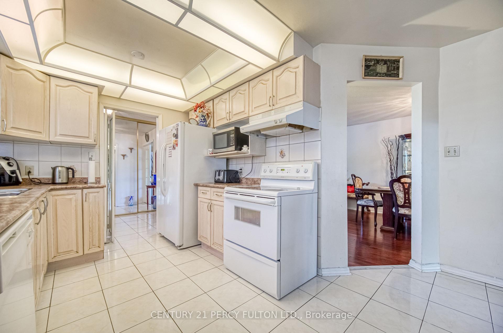 Photo 15 of 120 Granada Crescent, Scarborough, Rouge — HOMEH