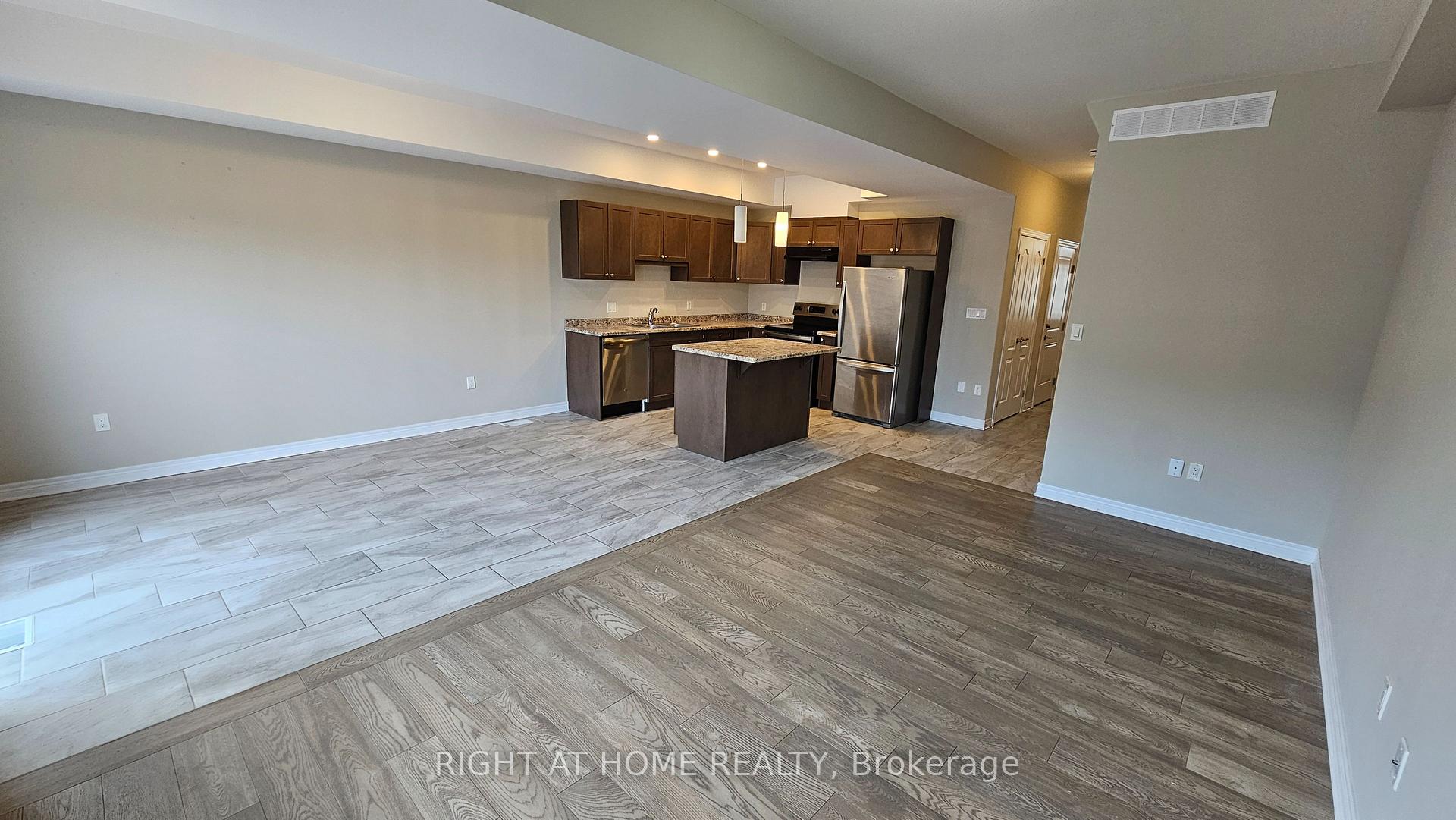 Photo 3 of 35 Bowman Crescent, Thorold, Hurricane/Merrittville — HOMEH