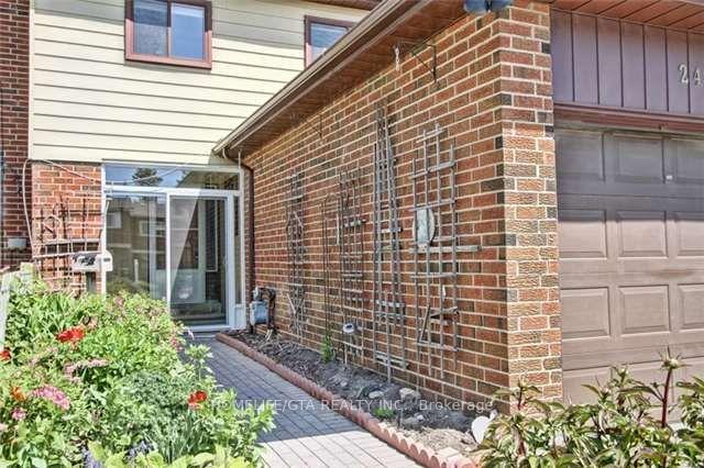 Front of 24 Bradstone Square