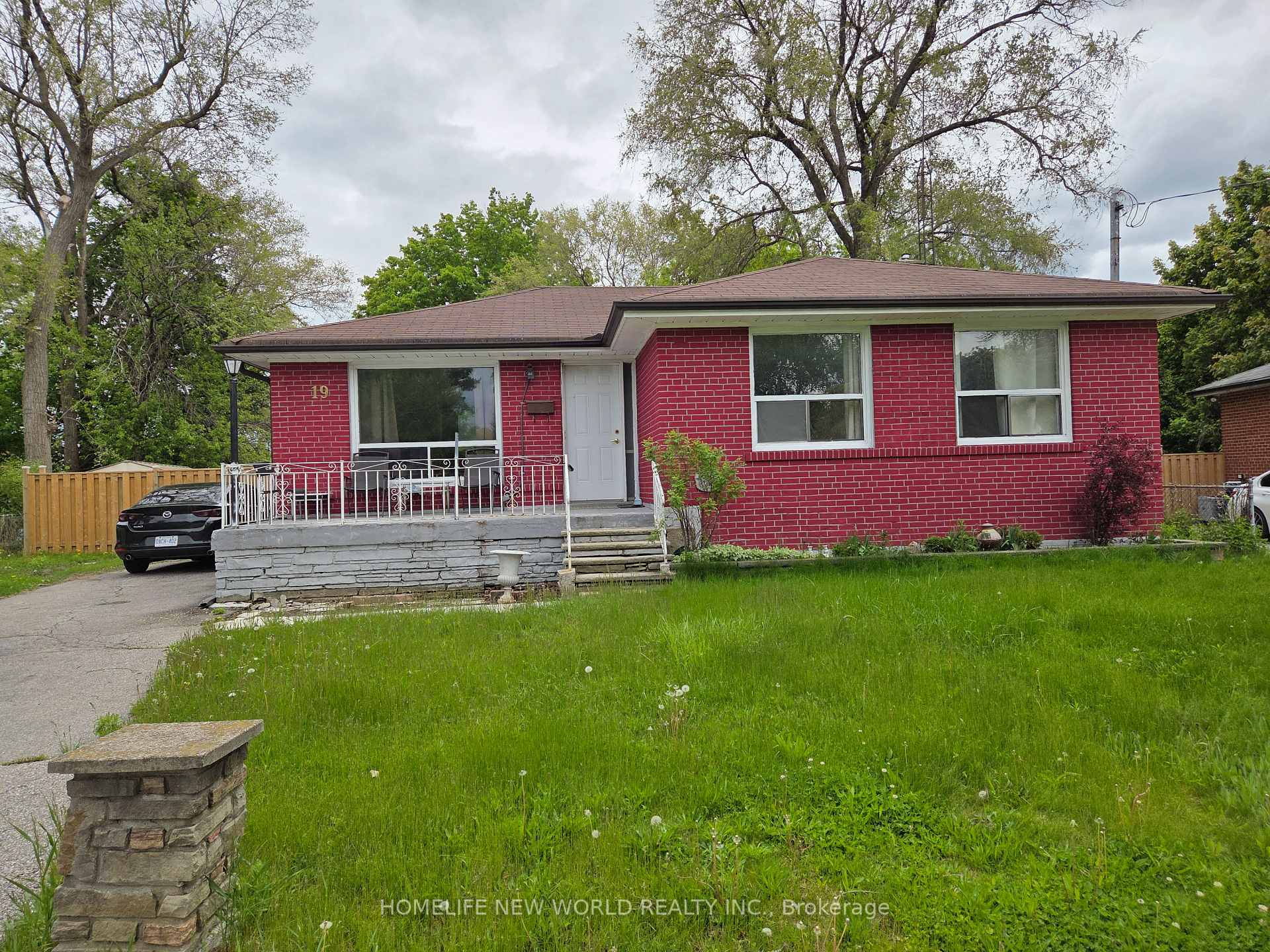 Front of 19 Benfrisco Crescent