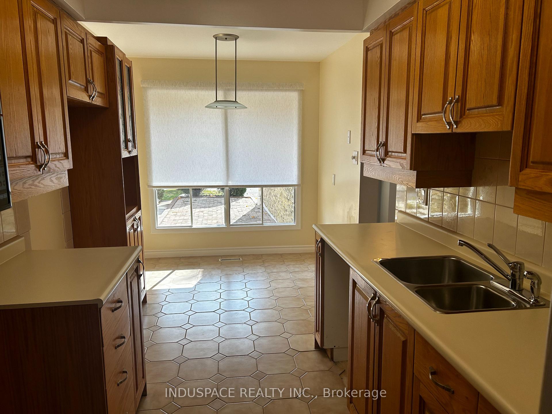 Photo 10 of 45 Granada Crescent, Scarborough, Rouge — HOMEH
