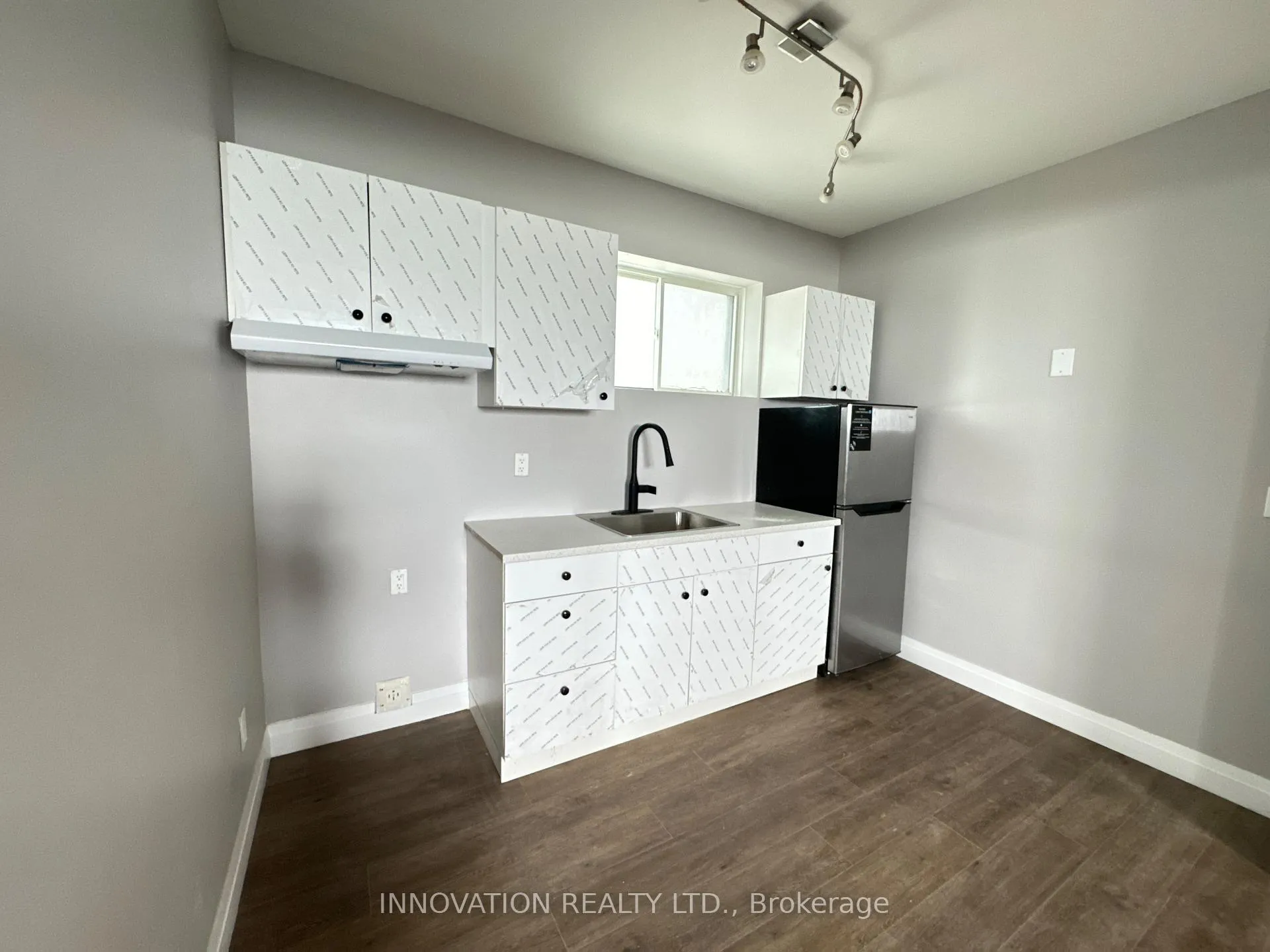 Photo 7 of Unit 4, 320 Tremblay Road, Ottawa, Eastway Gardens/Industrial Park — HOMEH