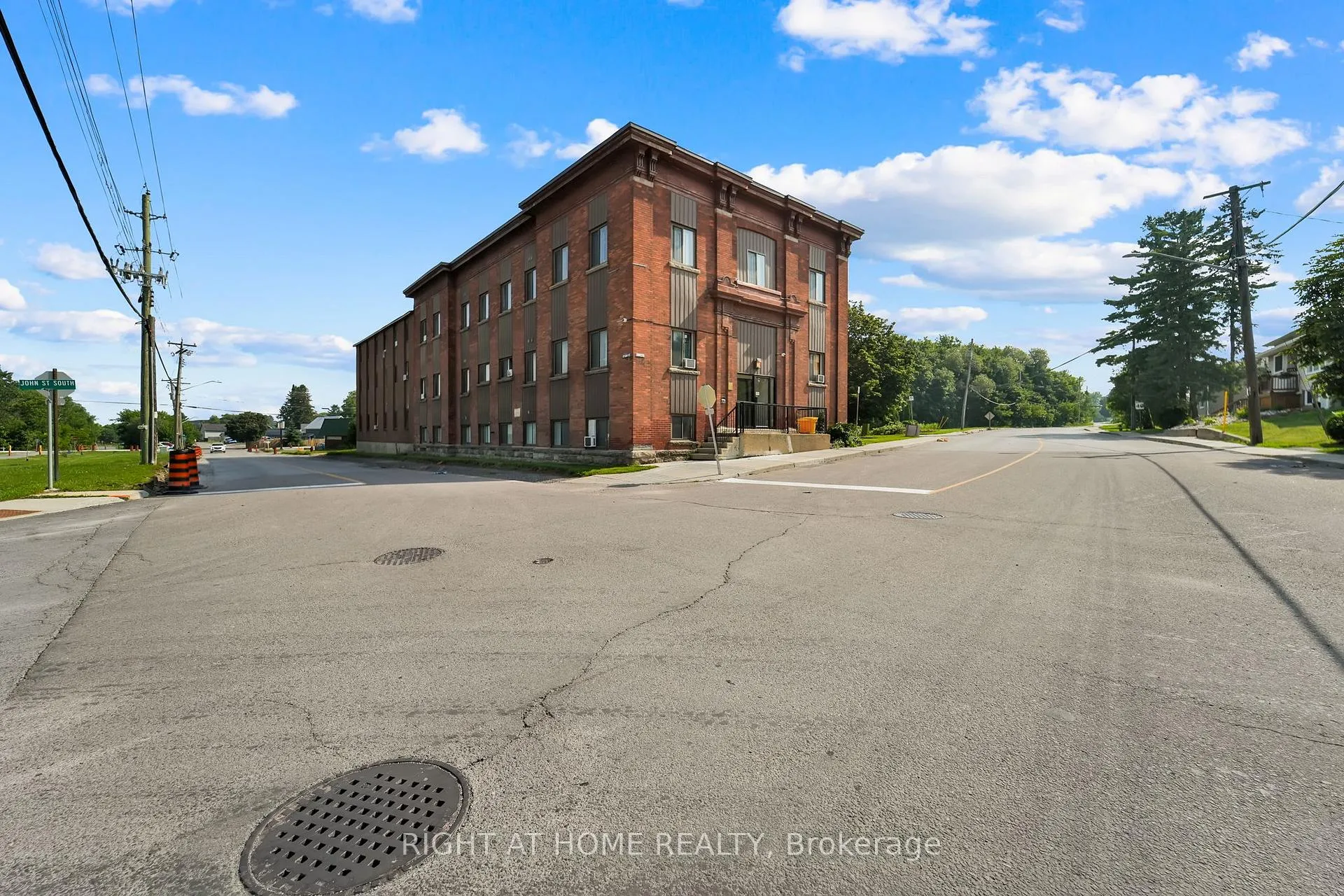 Photo 12 of Unit 17, 6 John Street S, Arnprior — HOMEH