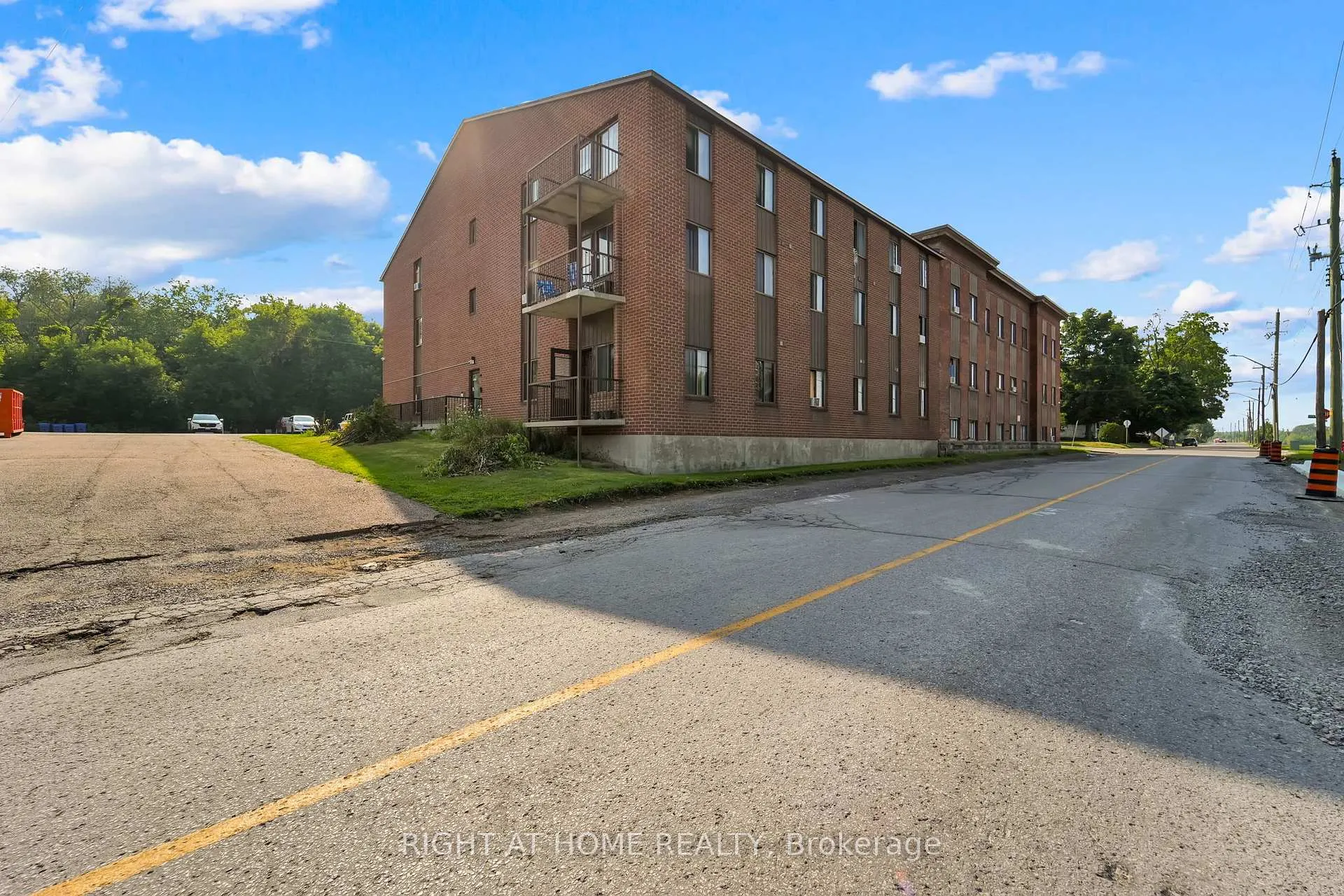 Photo 15 of Unit 17, 6 John Street S, Arnprior — HOMEH
