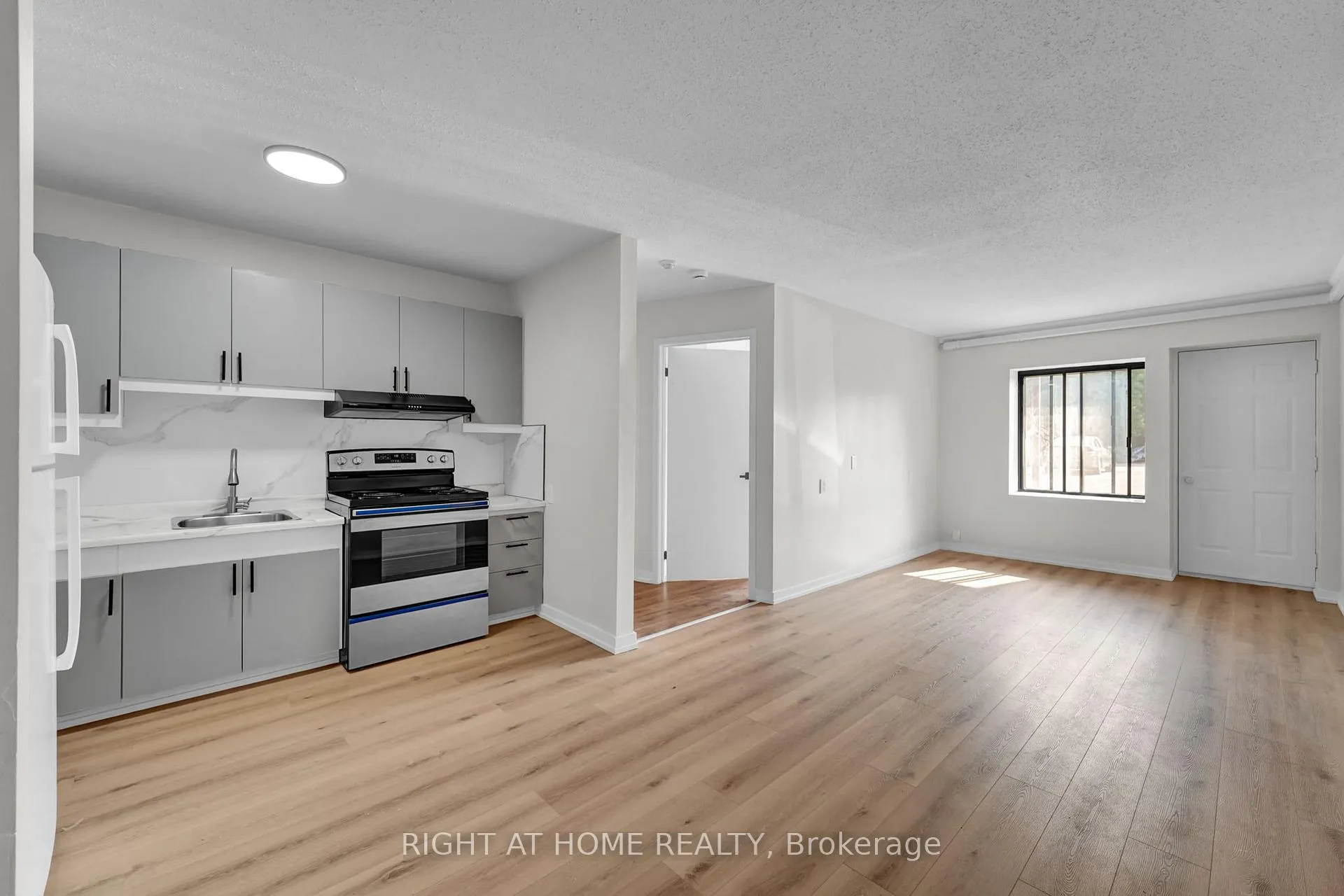 Photo 18 of Unit 17, 6 John Street S, Arnprior — HOMEH