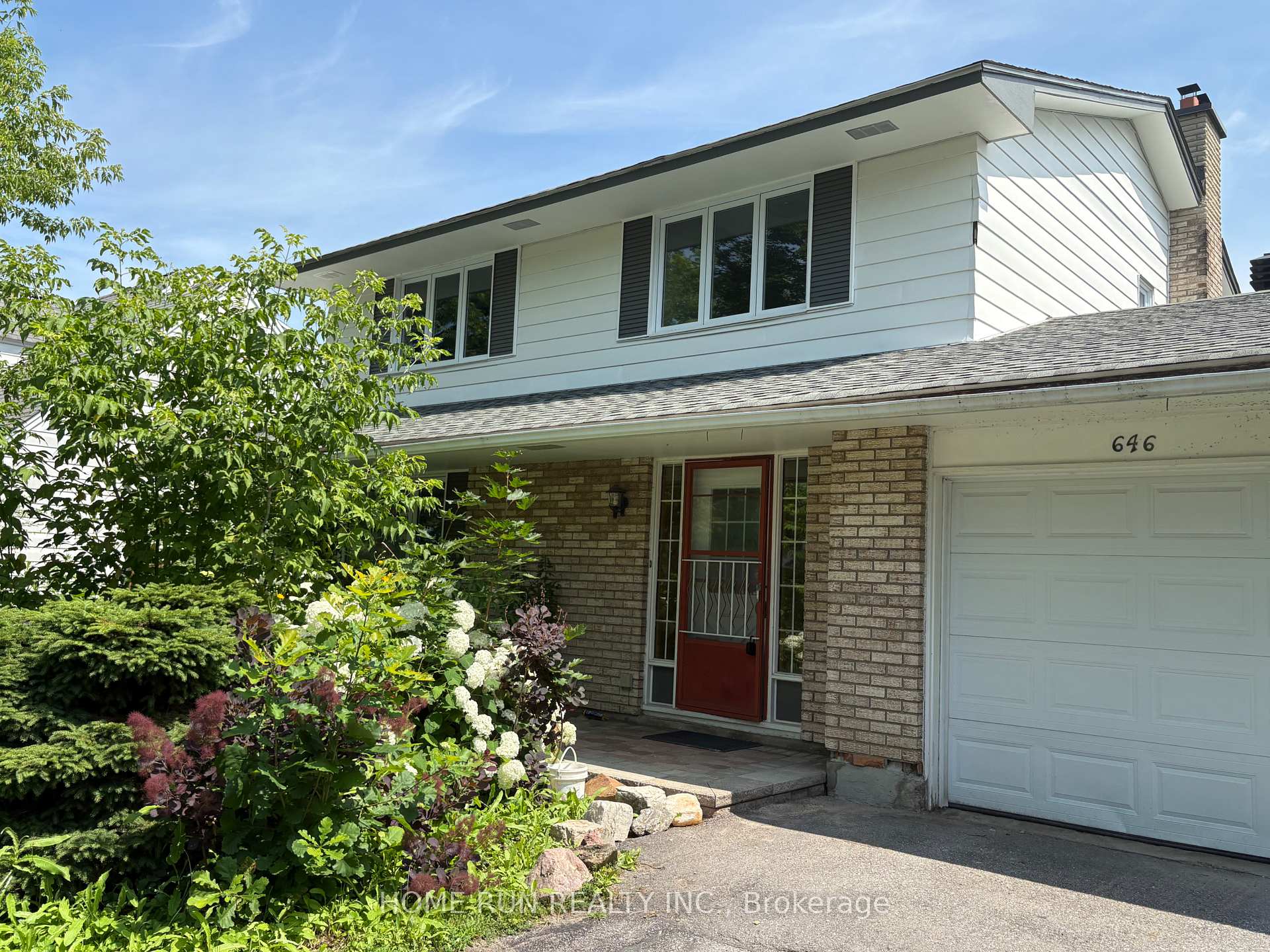 Photo 3 of 646 Ingram Crescent, Ottawa, Beacon Hill North — HOMEH