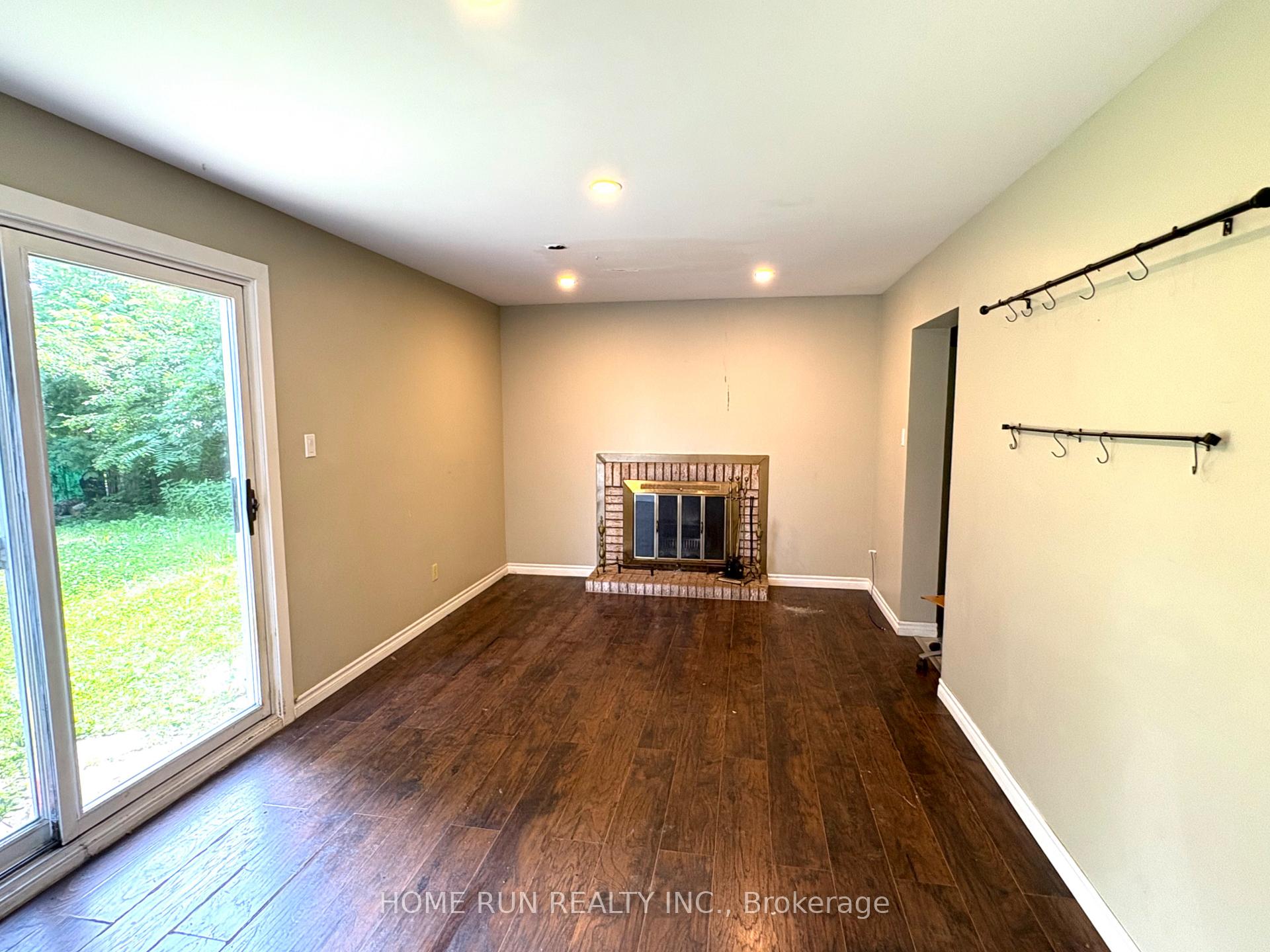 Photo 5 of 646 Ingram Crescent, Ottawa, Beacon Hill North — HOMEH