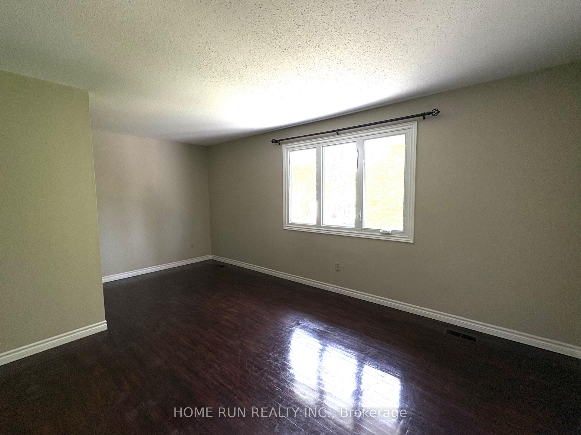Photo 11 of 646 Ingram Crescent, Ottawa, Beacon Hill North — HOMEH
