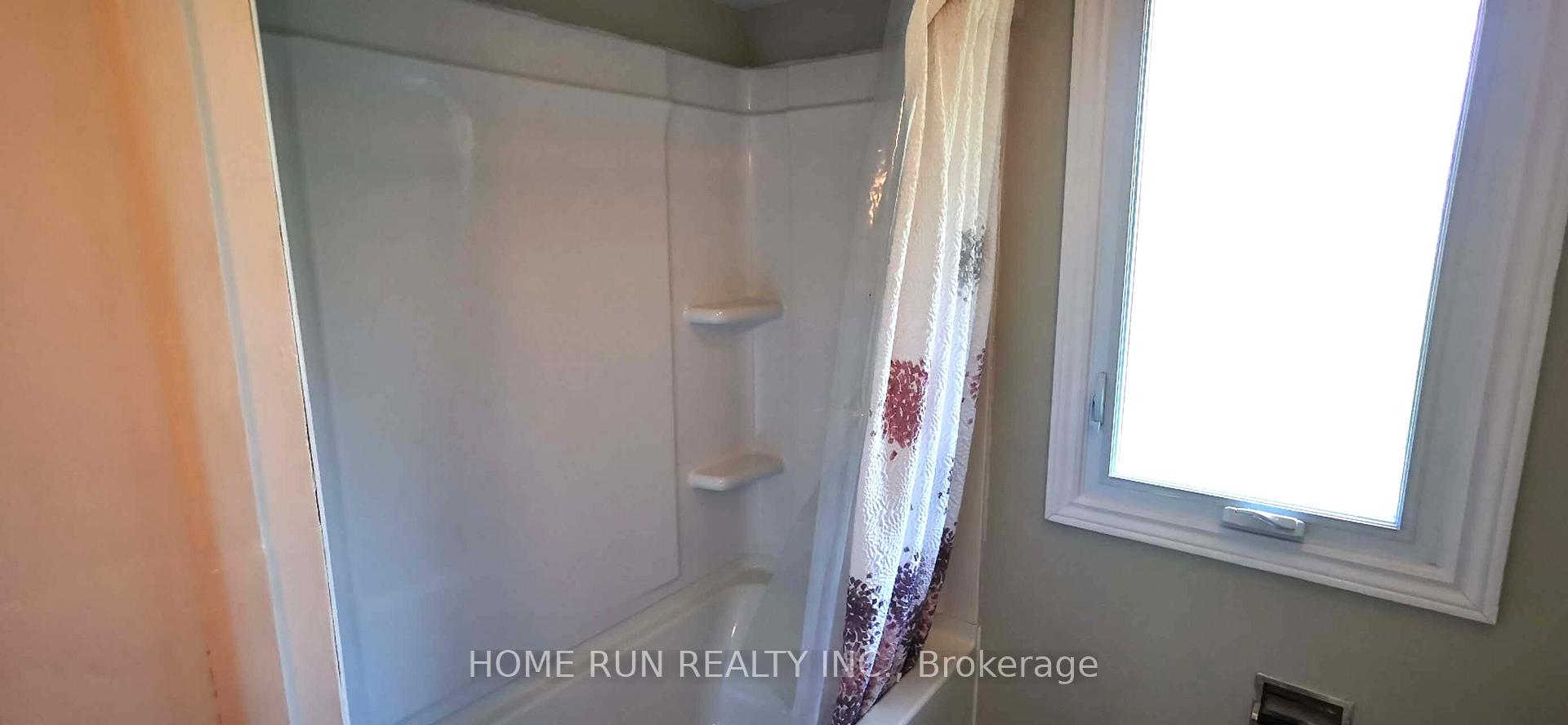 Photo 18 of 646 Ingram Crescent, Ottawa, Beacon Hill North — HOMEH