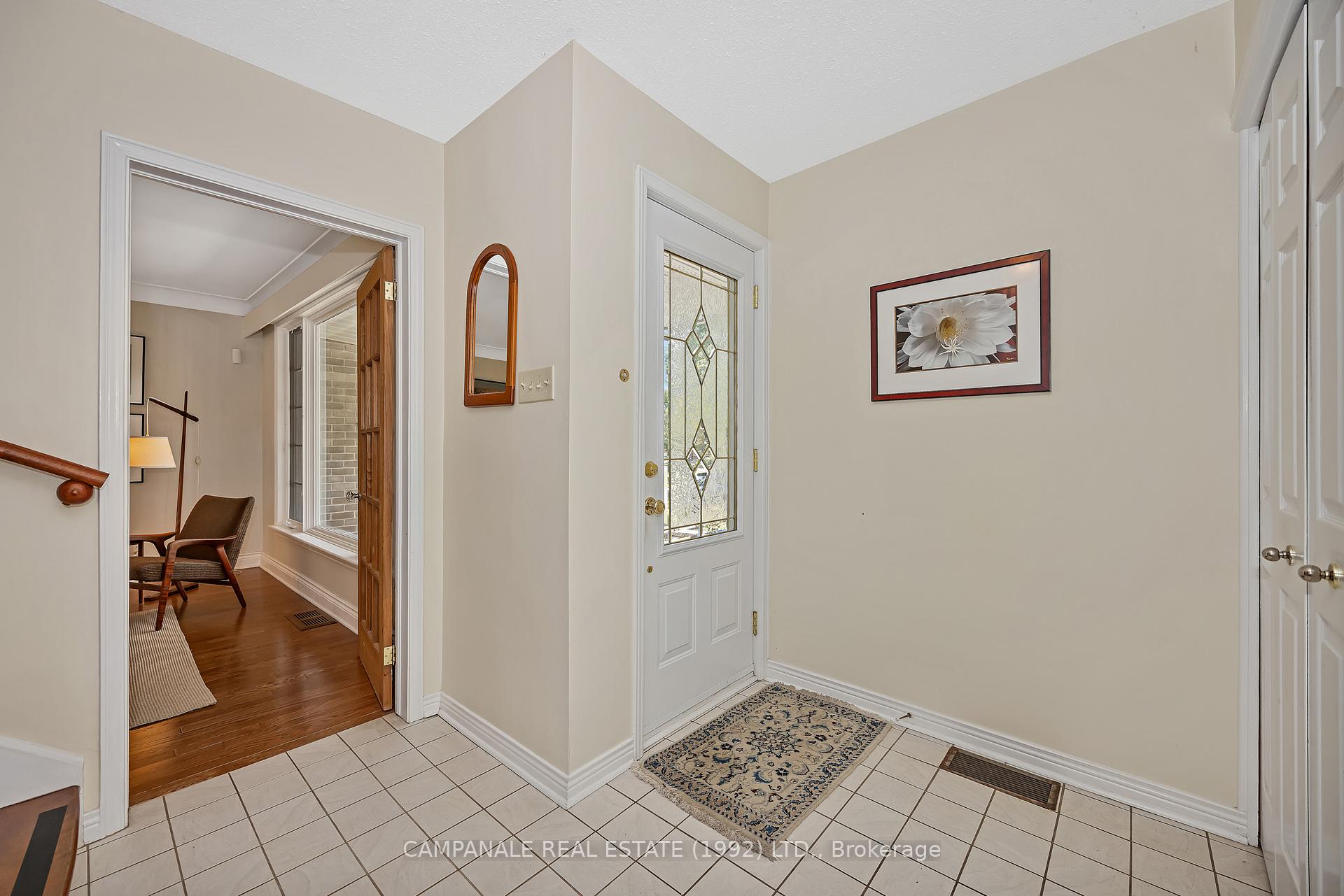 Photo 4 of 412 Thessaly Circle, Ottawa, Alta Vista/Faircrest Heights — HOMEH