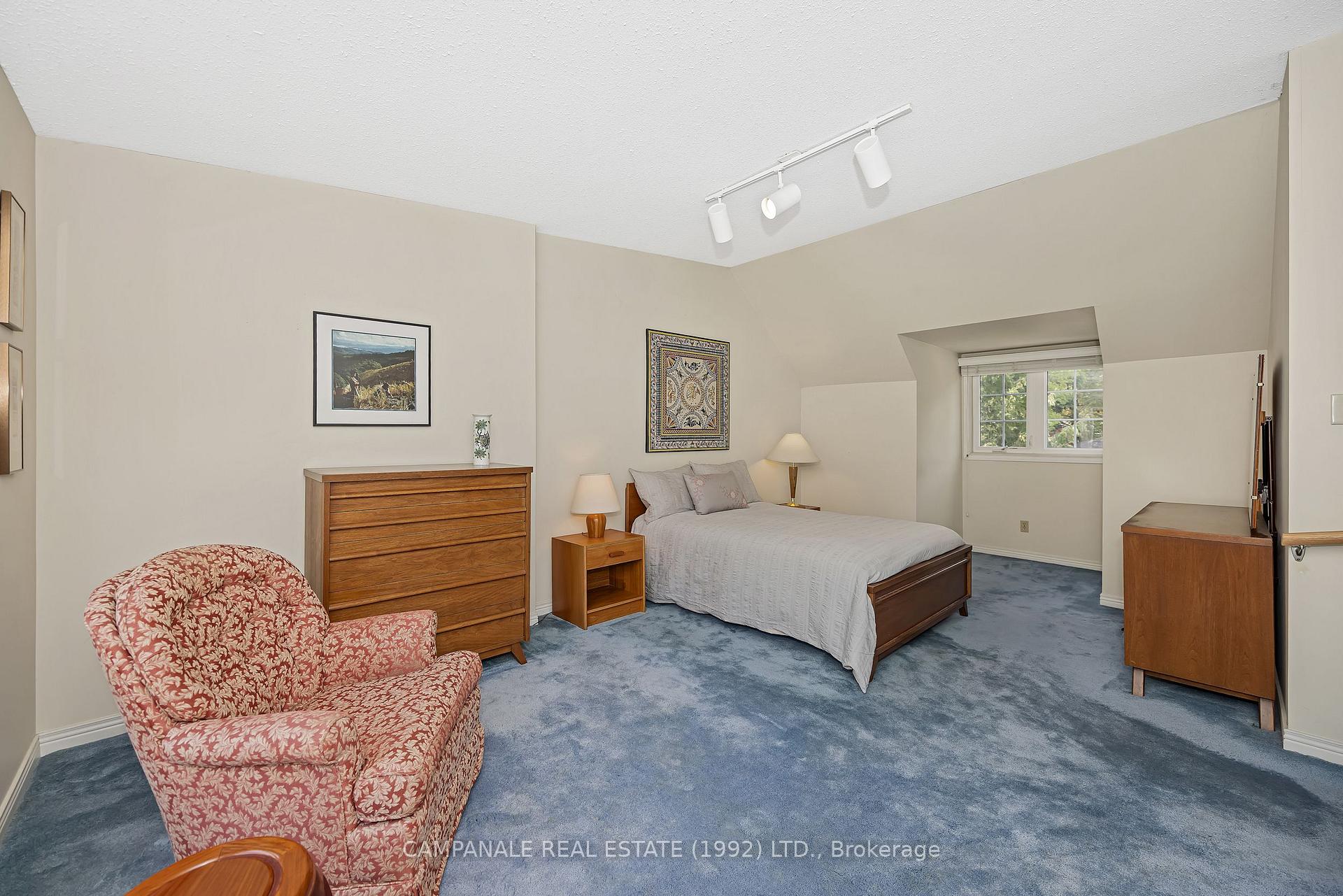 Photo 15 of 412 Thessaly Circle, Ottawa, Alta Vista/Faircrest Heights — HOMEH