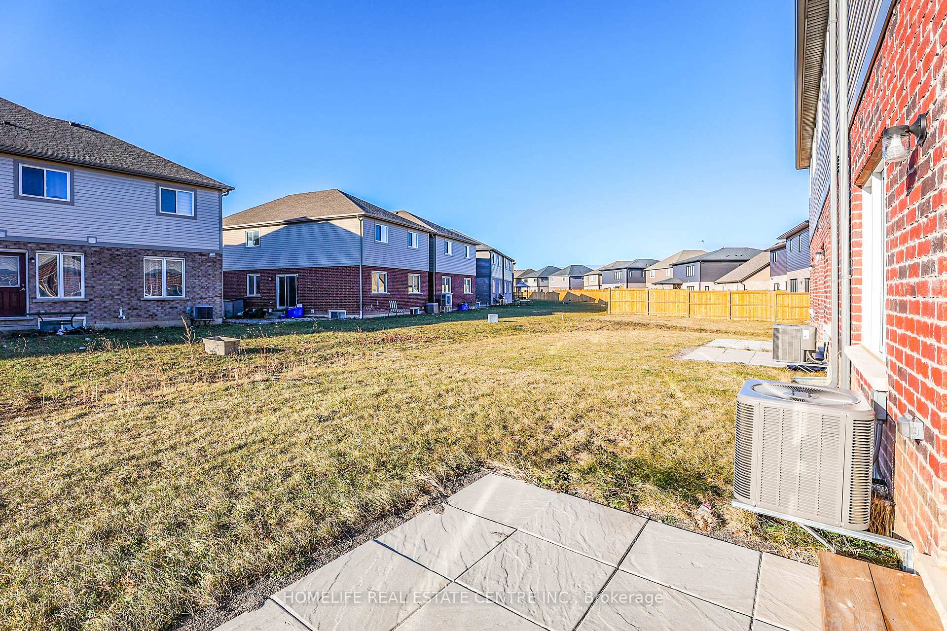 Photo 33 of 30 Bur Oak Drive, Thorold, Confederation Heights — HOMEH