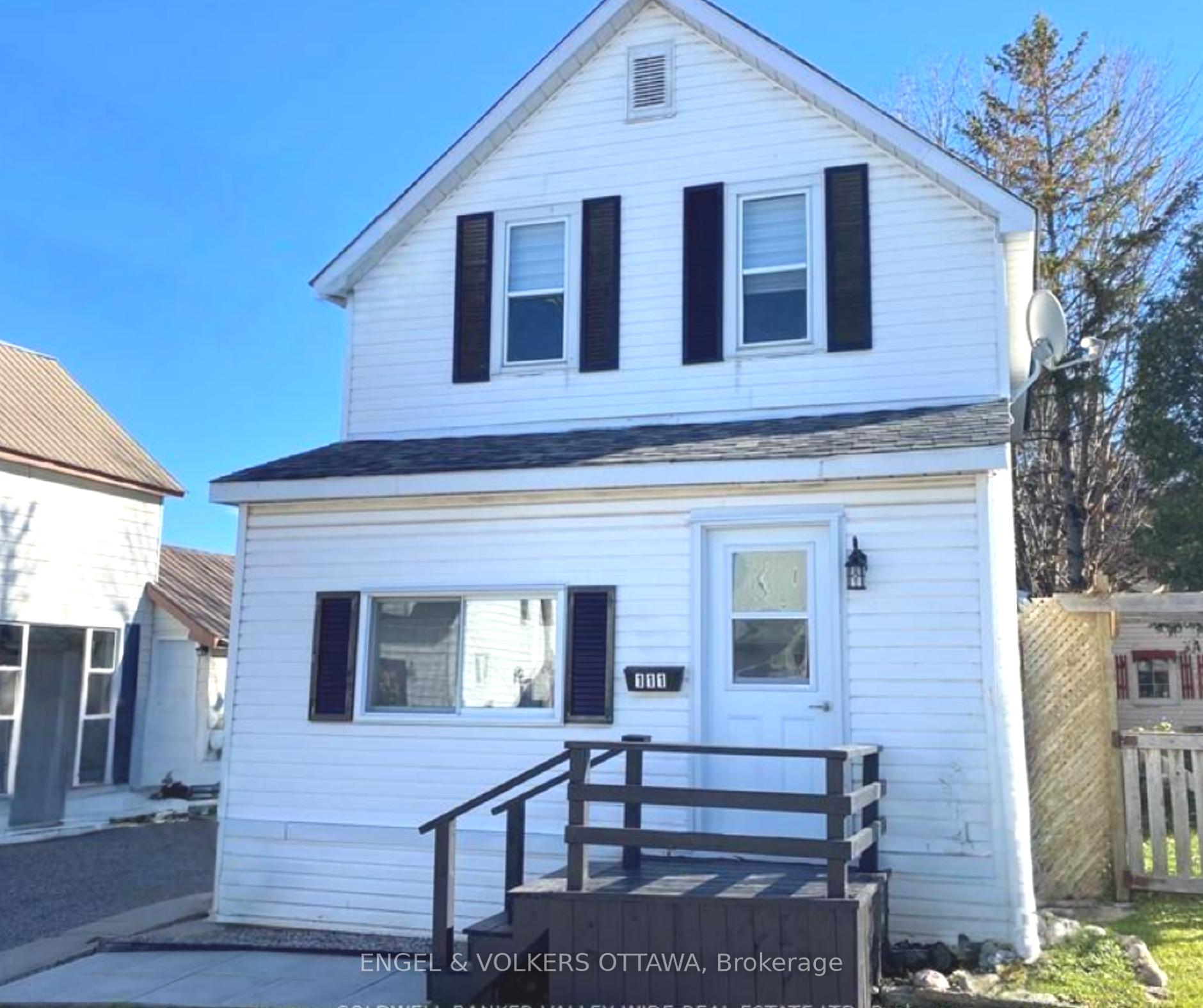 Front of 111 Russell Street N