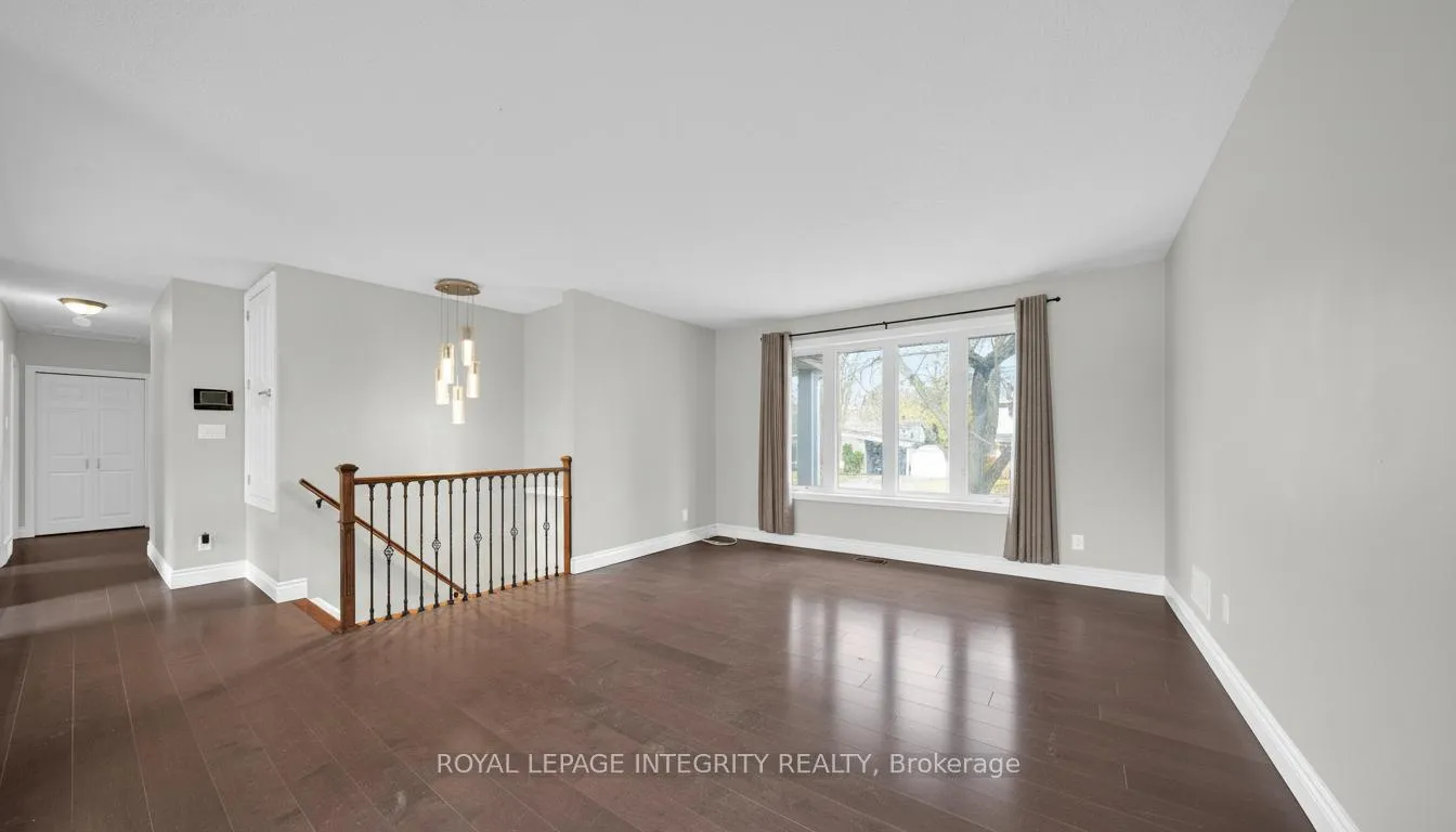 Photo 9 of Unit A, 1896 Featherston Drive, Ottawa, Guildwood Estates - Urbandale Acres — HOMEH