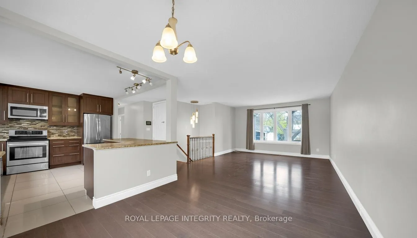 Photo 11 of Unit A, 1896 Featherston Drive, Ottawa, Guildwood Estates - Urbandale Acres — HOMEH