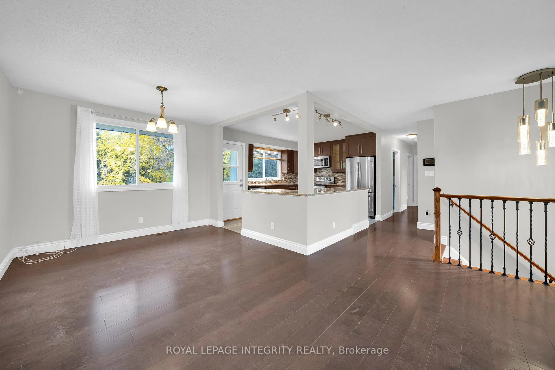 Photo 13 of Unit A, 1896 Featherston Drive, Ottawa, Guildwood Estates - Urbandale Acres — HOMEH