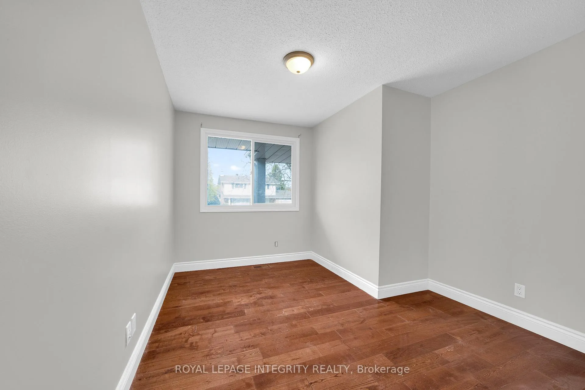 Photo 22 of Unit A, 1896 Featherston Drive, Ottawa, Guildwood Estates - Urbandale Acres — HOMEH