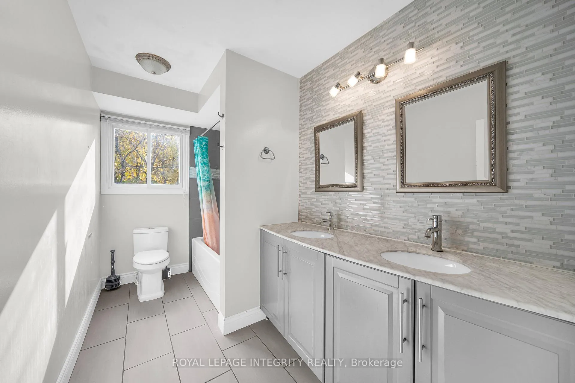 Photo 35 of Unit A, 1896 Featherston Drive, Ottawa, Guildwood Estates - Urbandale Acres — HOMEH