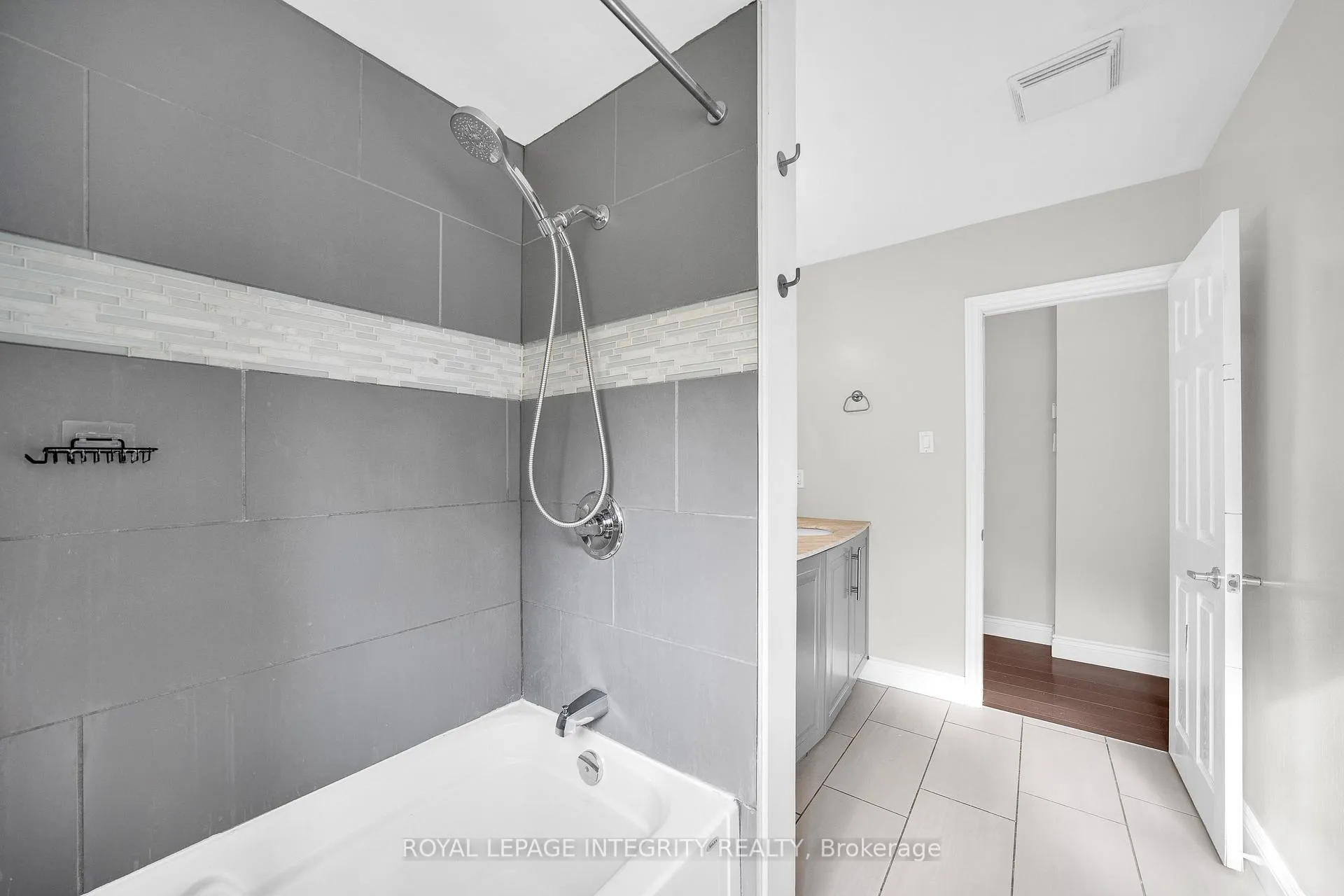 Photo 38 of Unit A, 1896 Featherston Drive, Ottawa, Guildwood Estates - Urbandale Acres — HOMEH