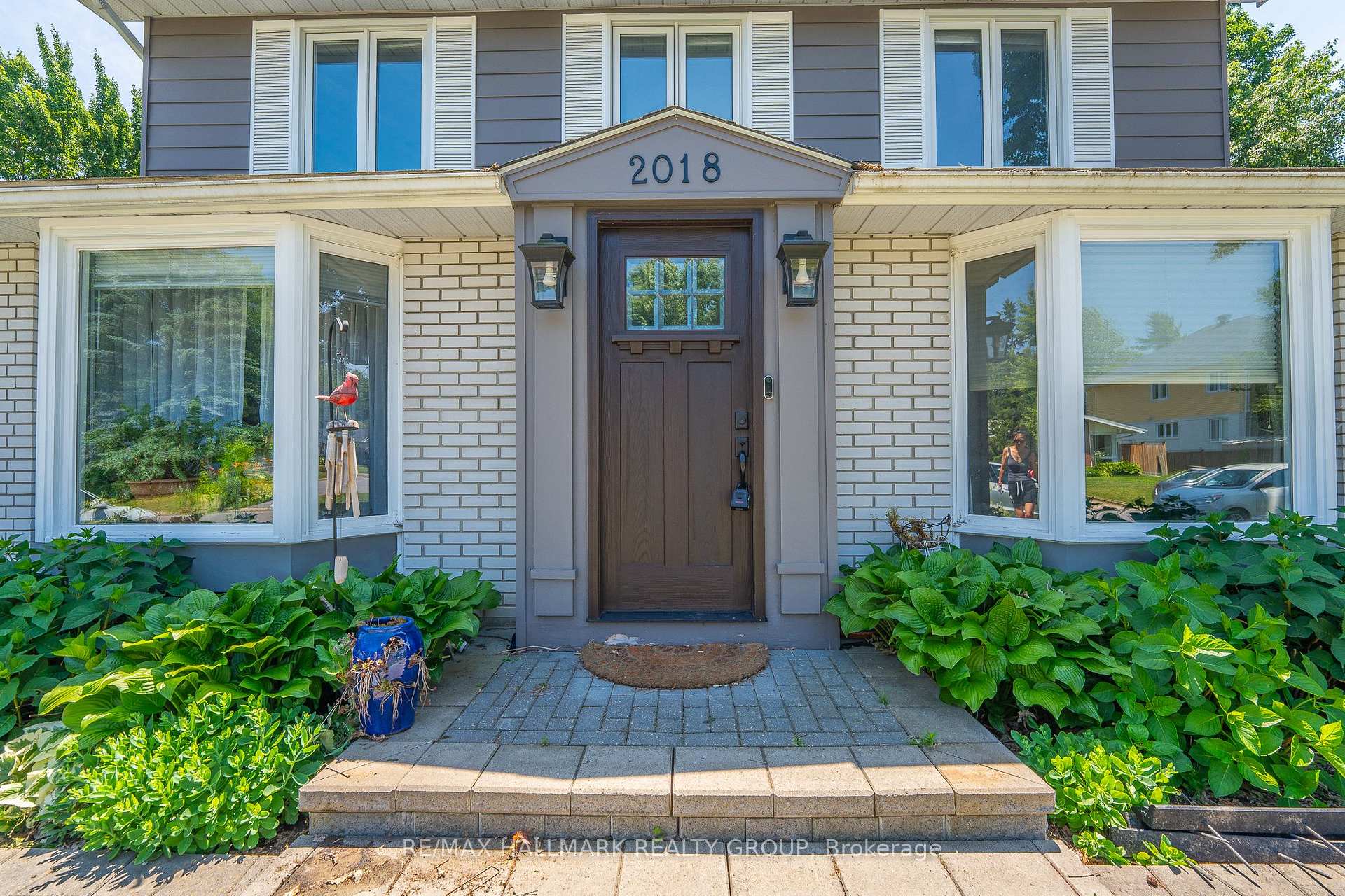 Photo 4 of 2018 Woodglen Crescent, Ottawa, Beacon Hill North — HOMEH