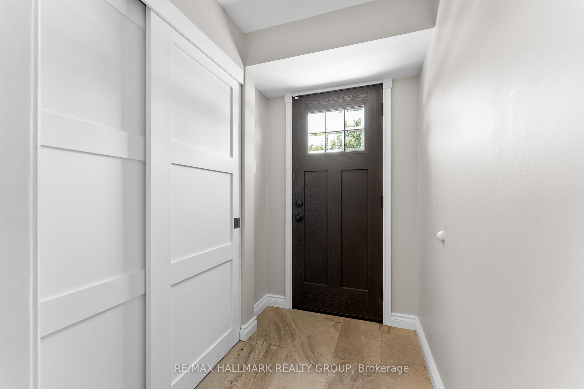 Photo 3 of 2018 Woodglen Crescent, Ottawa, Beacon Hill North — HOMEH