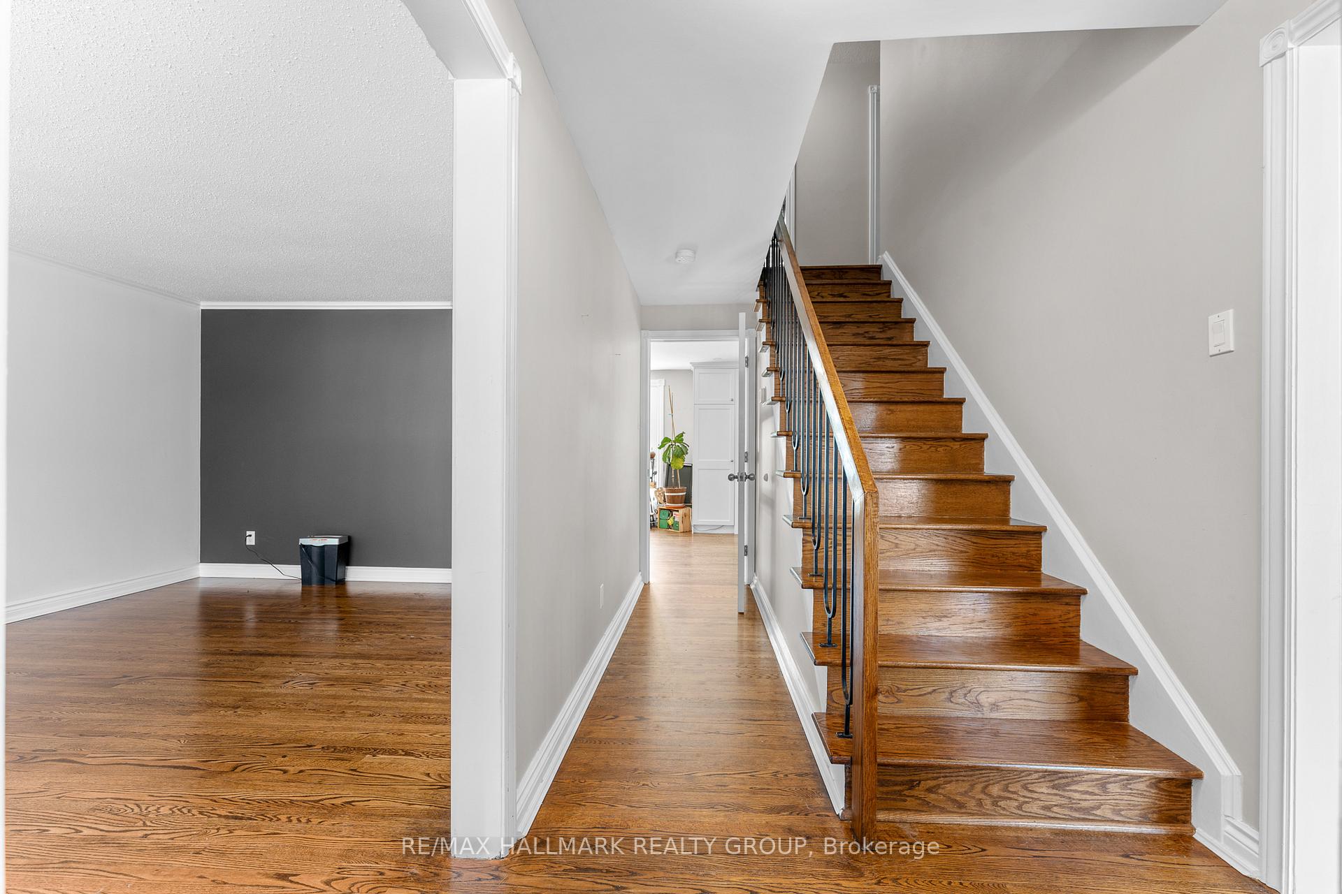 Photo 6 of 2018 Woodglen Crescent, Ottawa, Beacon Hill North — HOMEH