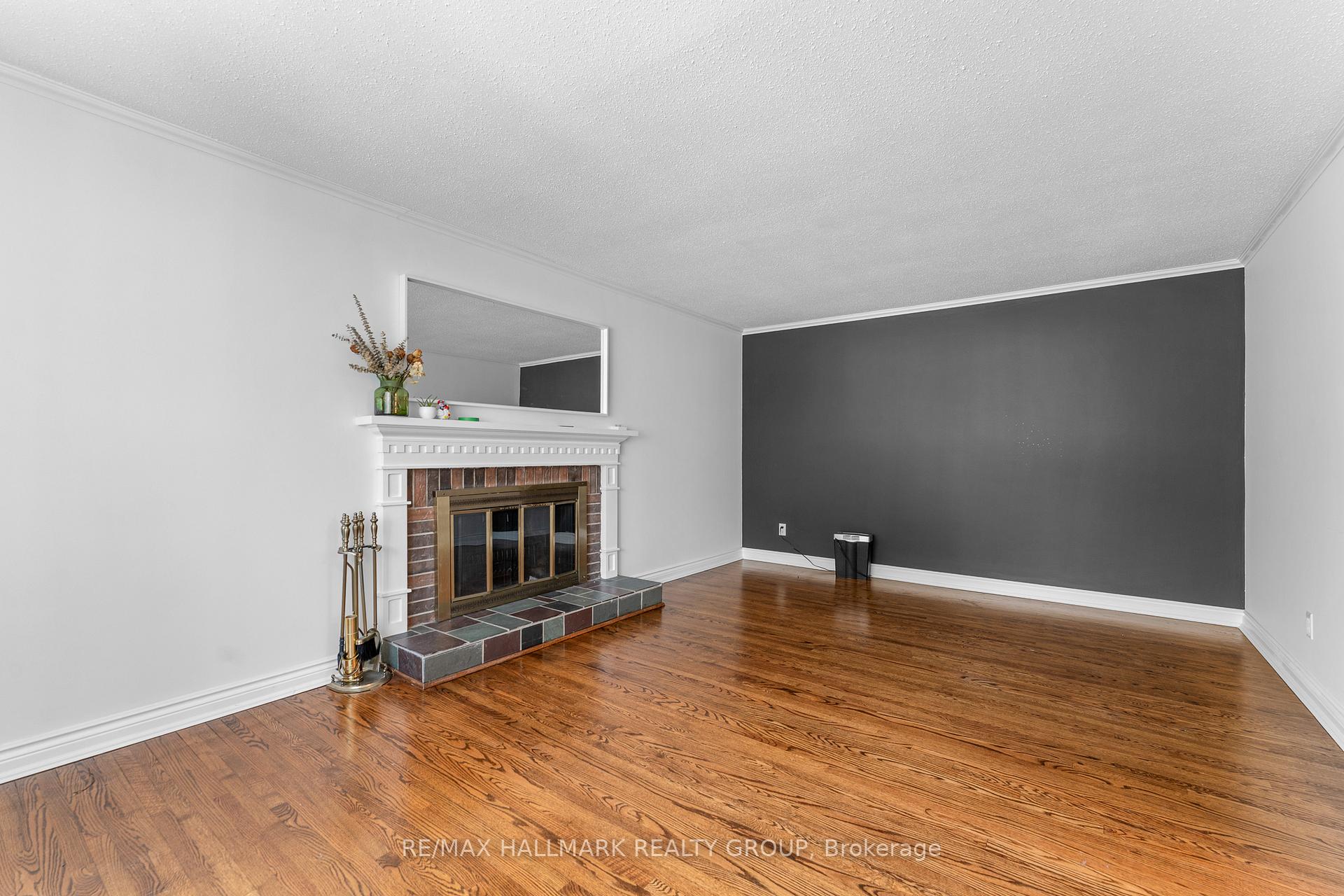 Photo 5 of 2018 Woodglen Crescent, Ottawa, Beacon Hill North — HOMEH