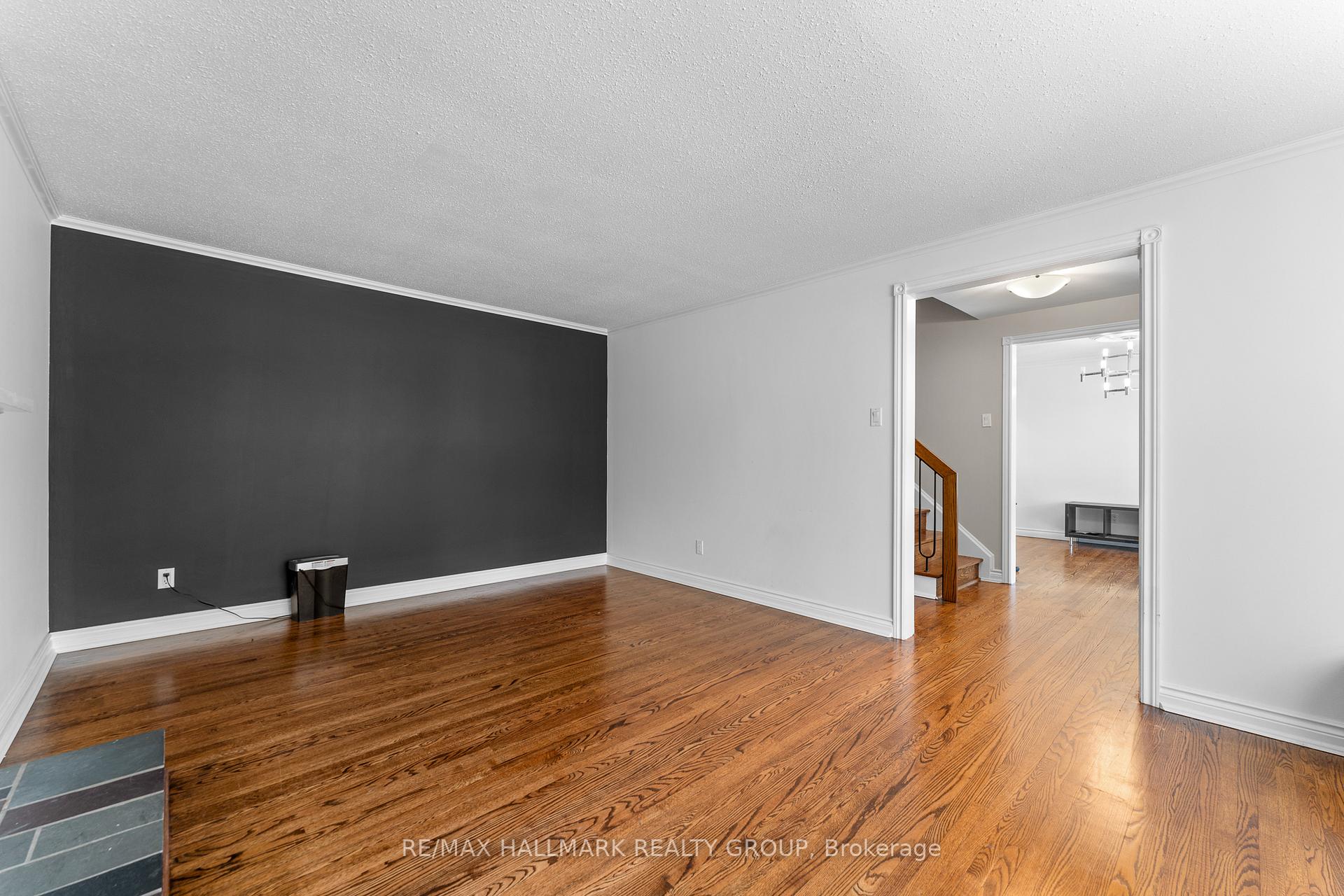 Photo 7 of 2018 Woodglen Crescent, Ottawa, Beacon Hill North — HOMEH