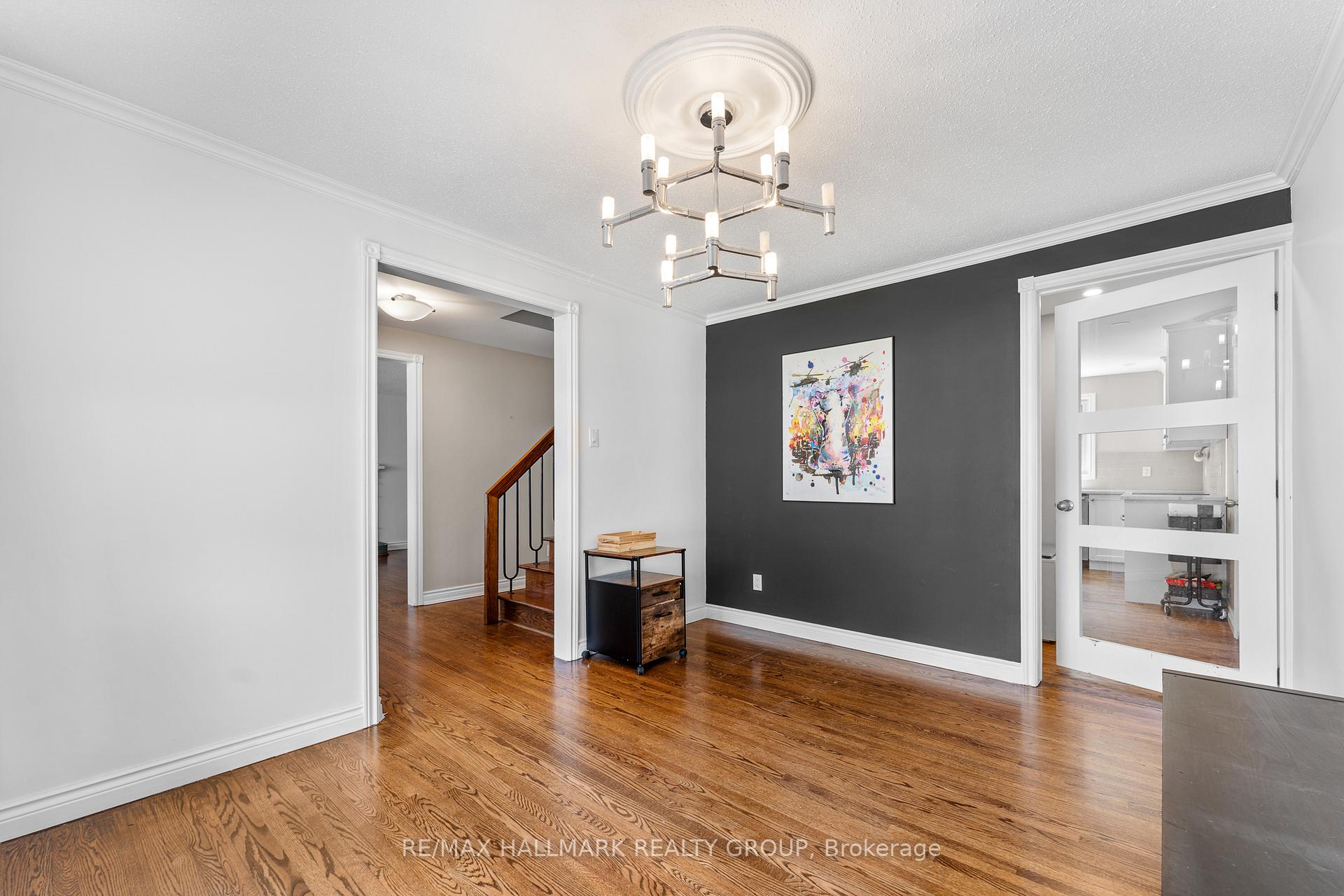 Photo 11 of 2018 Woodglen Crescent, Ottawa, Beacon Hill North — HOMEH