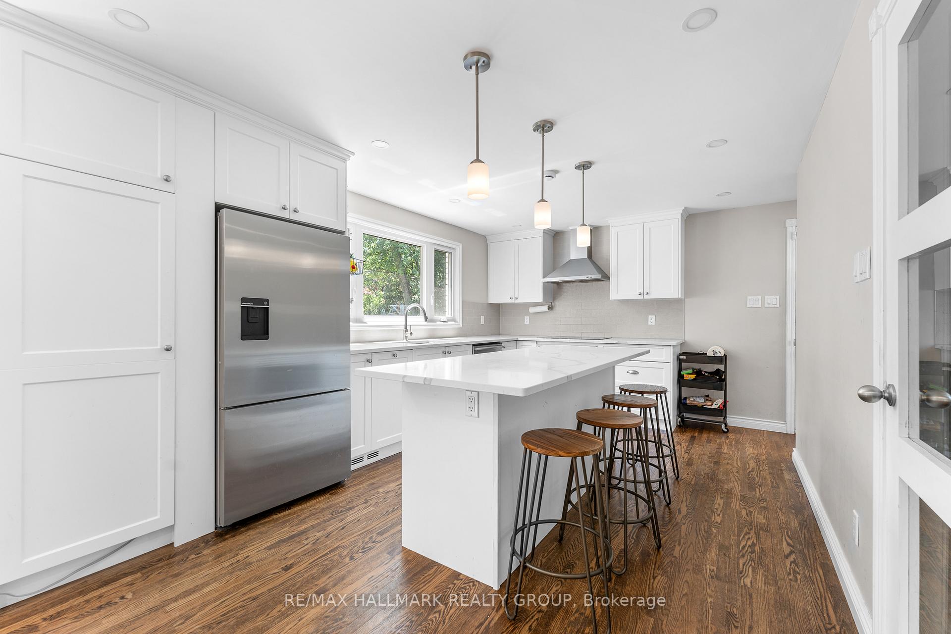 Photo 9 of 2018 Woodglen Crescent, Ottawa, Beacon Hill North — HOMEH