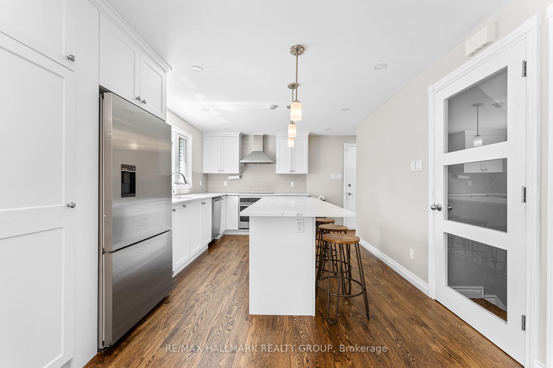 Photo 12 of 2018 Woodglen Crescent, Ottawa, Beacon Hill North — HOMEH